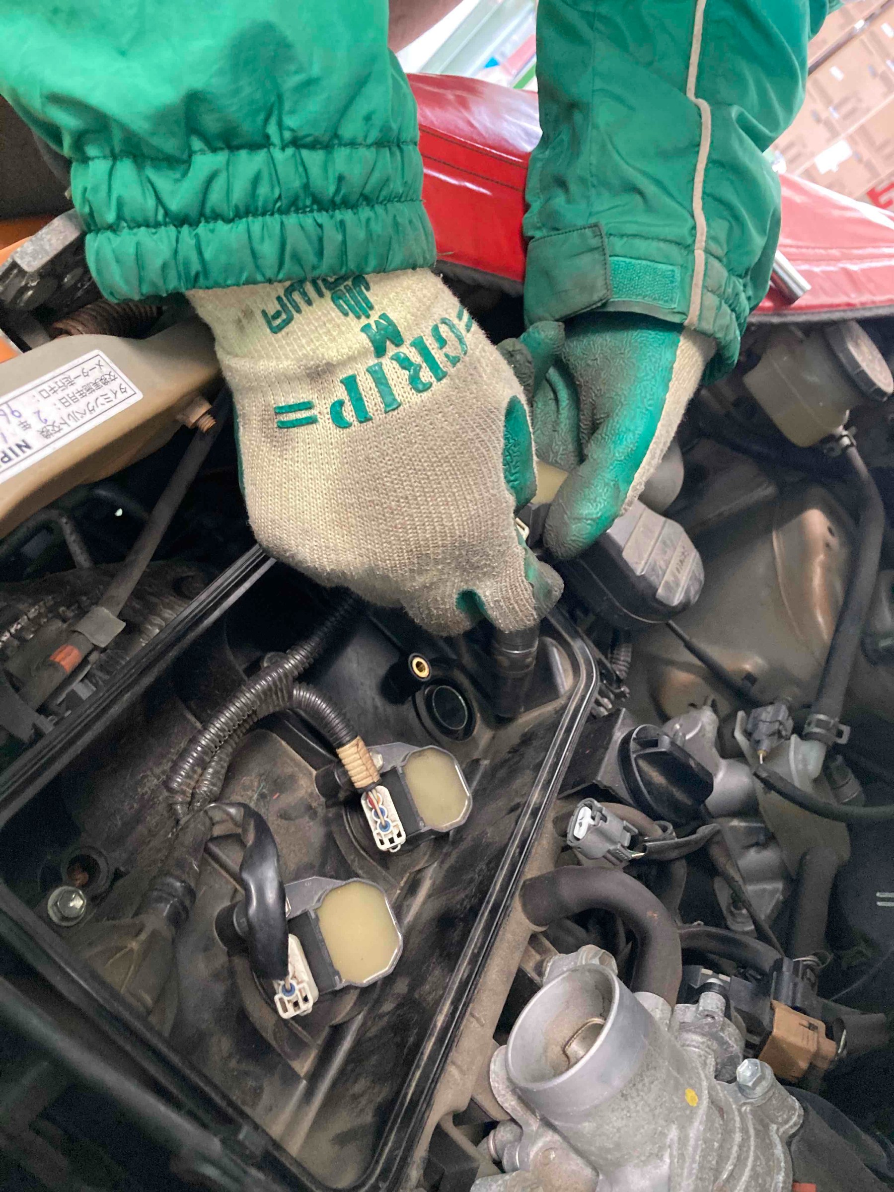 ダイハツ タント L350 トラブル多し イグニッションコイル スパークプラグの交換です ダイハツ タント メンテナンス商品 パーツ取付 各種用品取付 サービス事例 タイヤ館 土浦北インター 茨城県のタイヤ カー用品ショップ タイヤからはじまる トータル