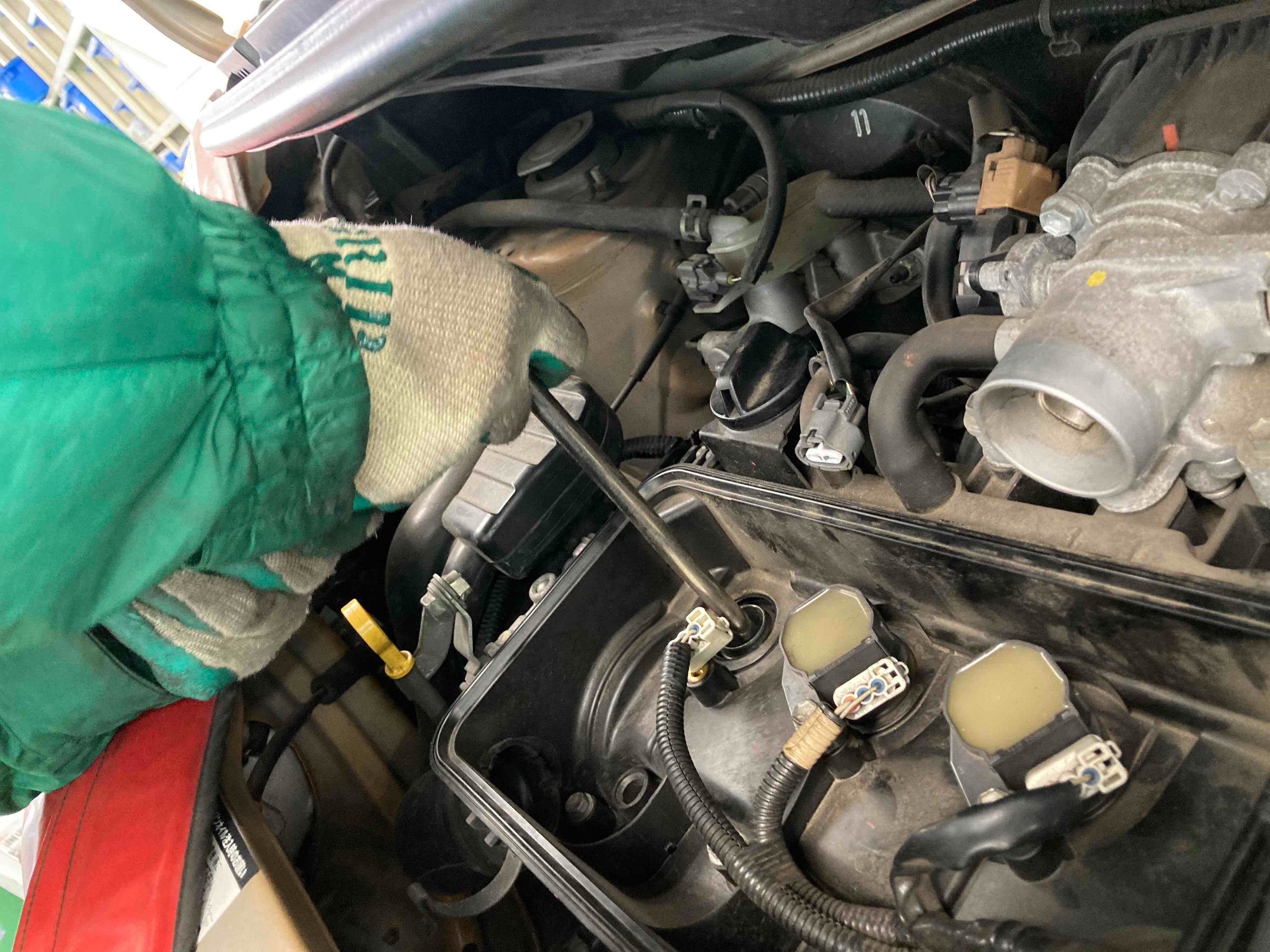 ダイハツ タント L350 トラブル多し イグニッションコイル スパークプラグの交換です ダイハツ タント メンテナンス商品 パーツ取付 各種用品取付 サービス事例 タイヤ館 土浦北インター 茨城県のタイヤ カー用品ショップ タイヤからはじまる トータル