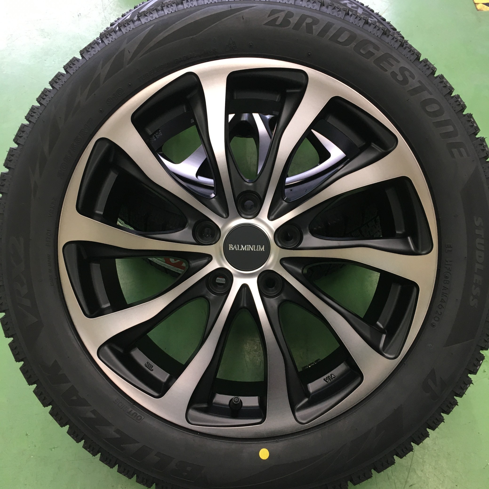 オススメのホイール紹介 マットカラーで大人な雰囲気【バルミナ TR10