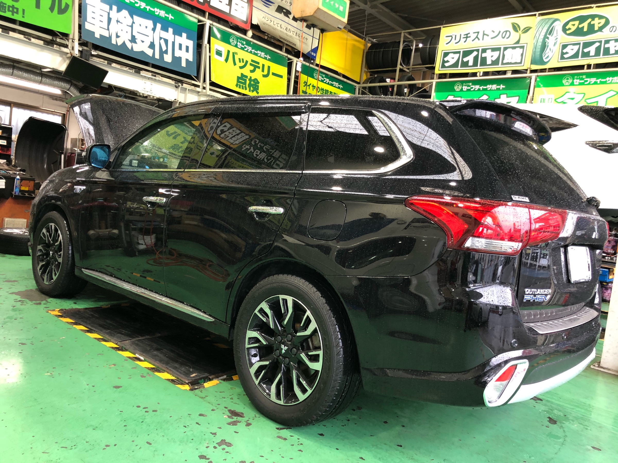 タイヤ ＆ ホイール ＆ 車高アップ | 三菱 アウトランダーPHEV