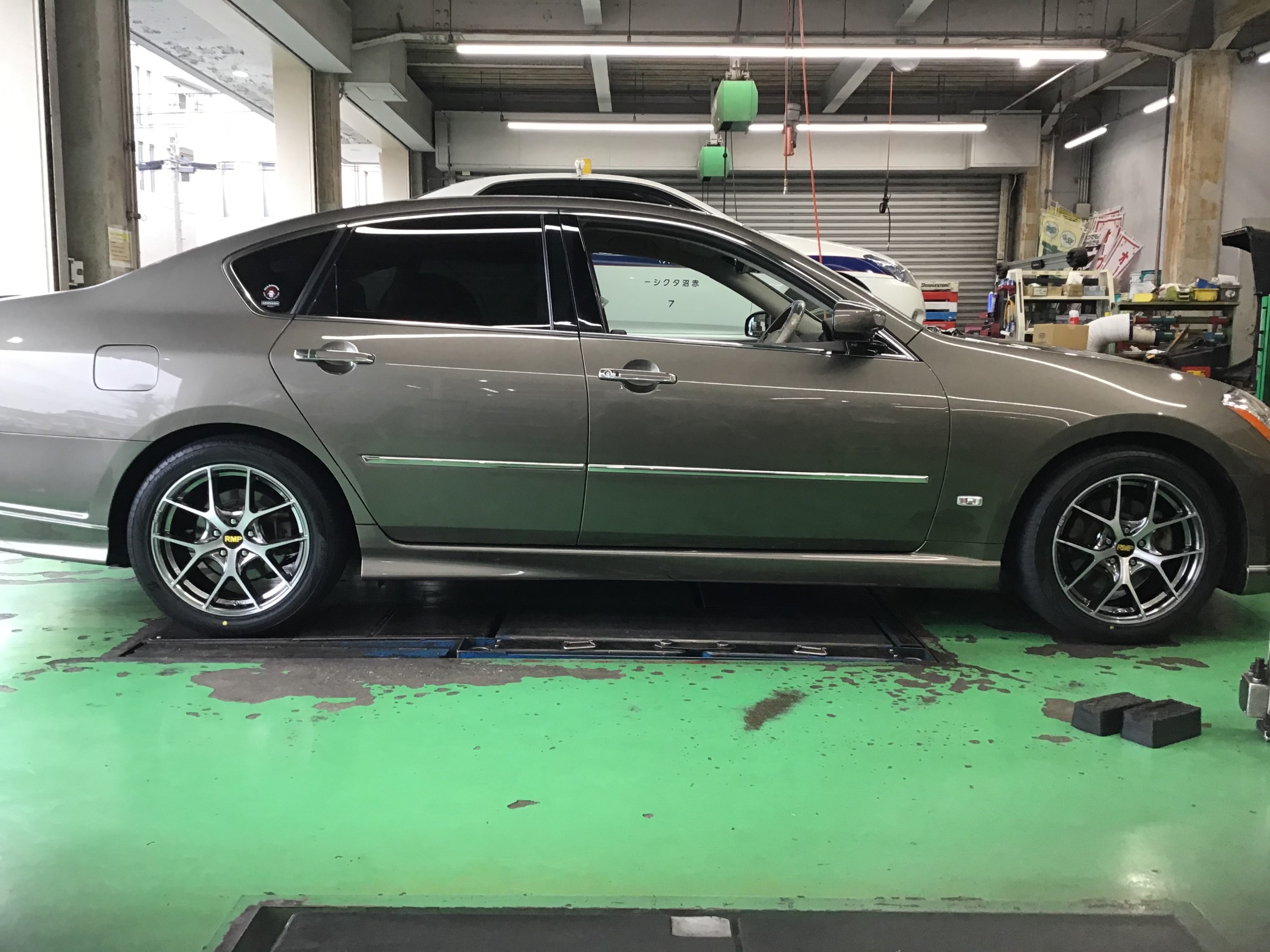 日産 フーガ ホイールセットお取り付け | 店舗おススメ情報