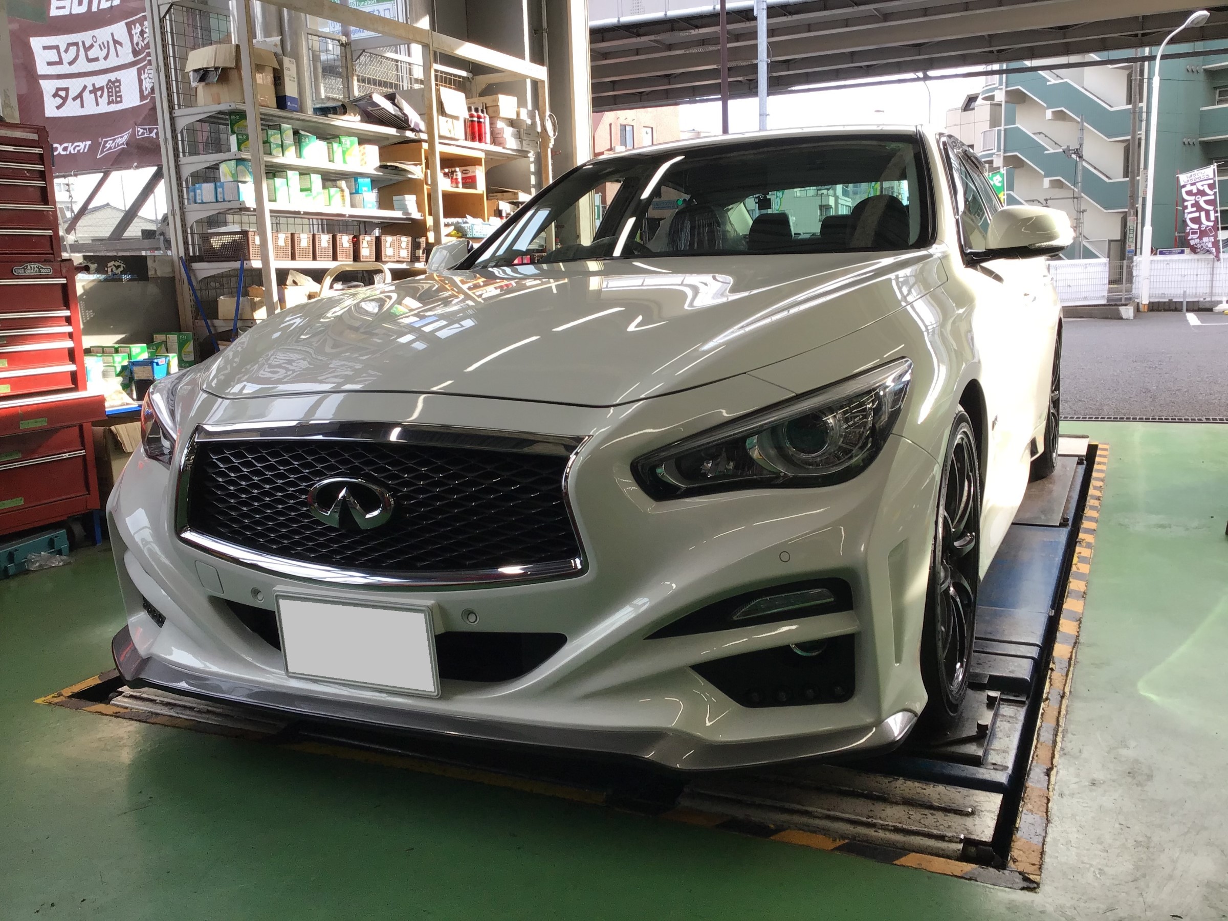 日産 V37スカイライン タイヤ交換＆アライメント | 日産 スカイライン