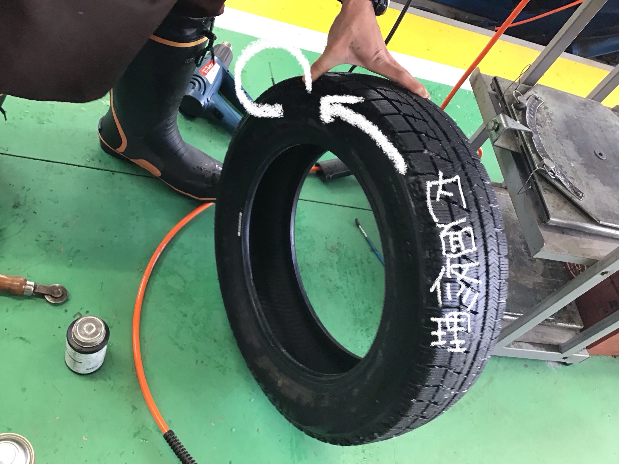 スタッフ撮影 ペイントで文字書いてます。