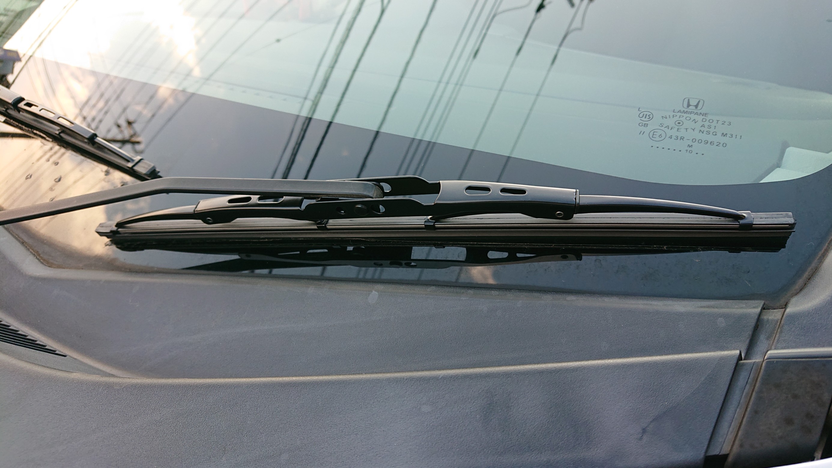 ホンダ フィット ワイパー交換 O W O ホンダ フィット メンテナンス商品 サービス事例 タイヤ館 新松戸 千葉県のタイヤ カー用品ショップ タイヤからはじまる トータルカーメンテナンス タイヤ館グループ