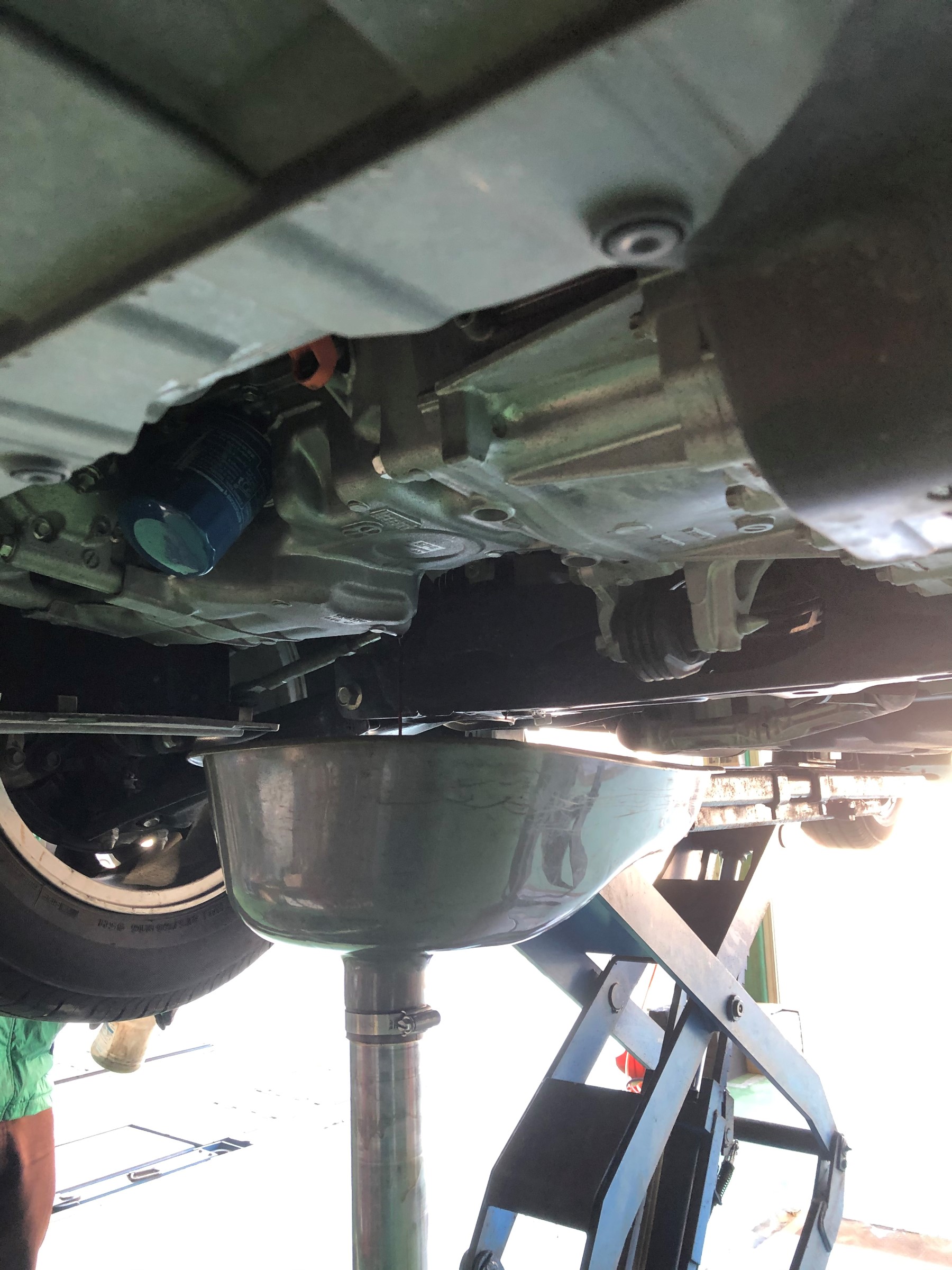 ホンダ ヴェゼル オイル交換 マフラー防錆 ホンダ ヴェゼル メンテナンス商品 オイル関連 エンジンオイル交換 スタッフ日記 タイヤ館 新居浜 愛媛県のタイヤ カー用品ショップ タイヤからはじまる トータルカーメンテナンス タイヤ館グループ