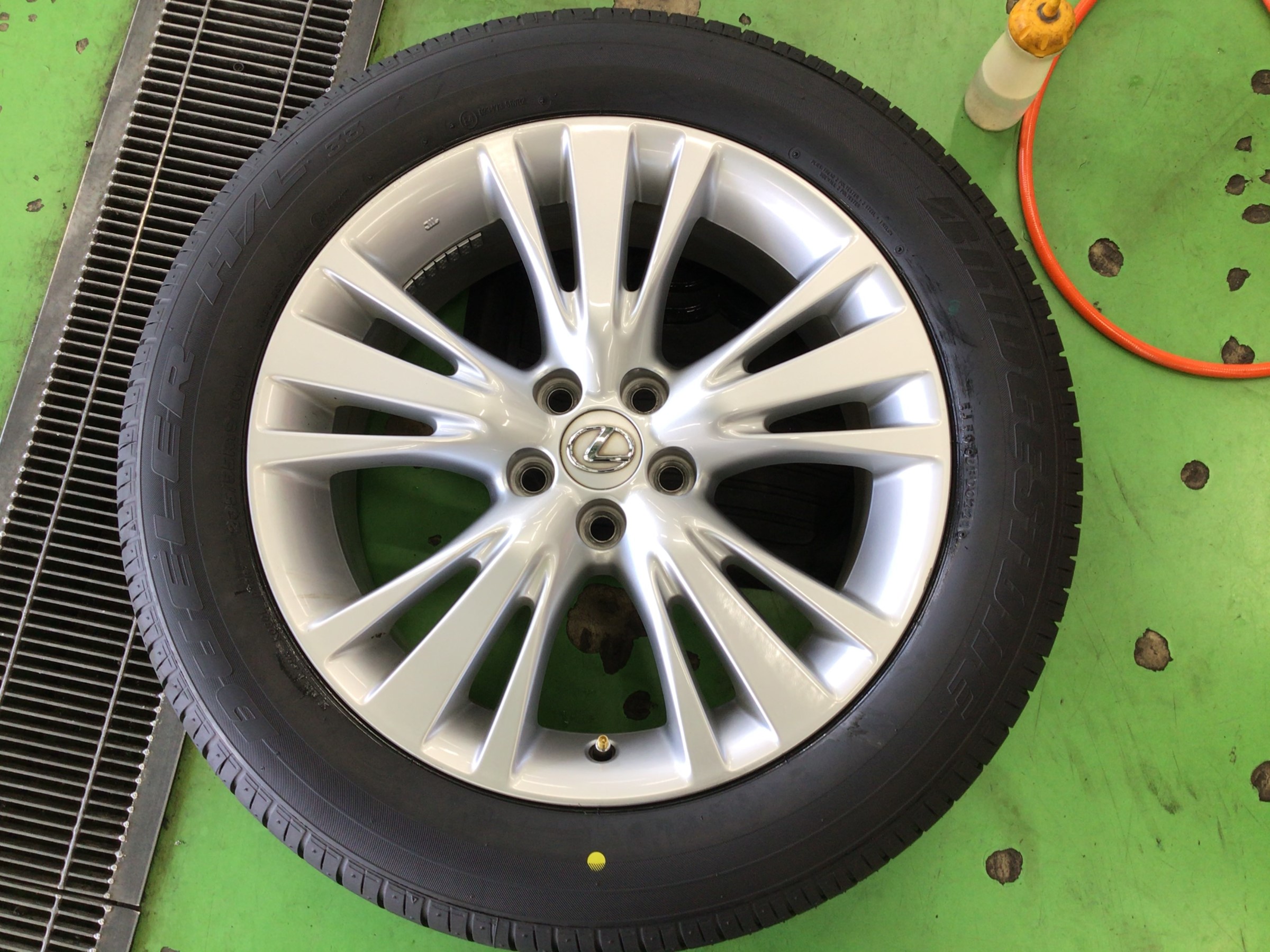 レクサスrx 純正タイヤ交換 レクサス Rx サービス事例 タイヤ館 浜松宮竹 タイヤからはじまる トータルカーメンテナンス タイヤ 館グループ