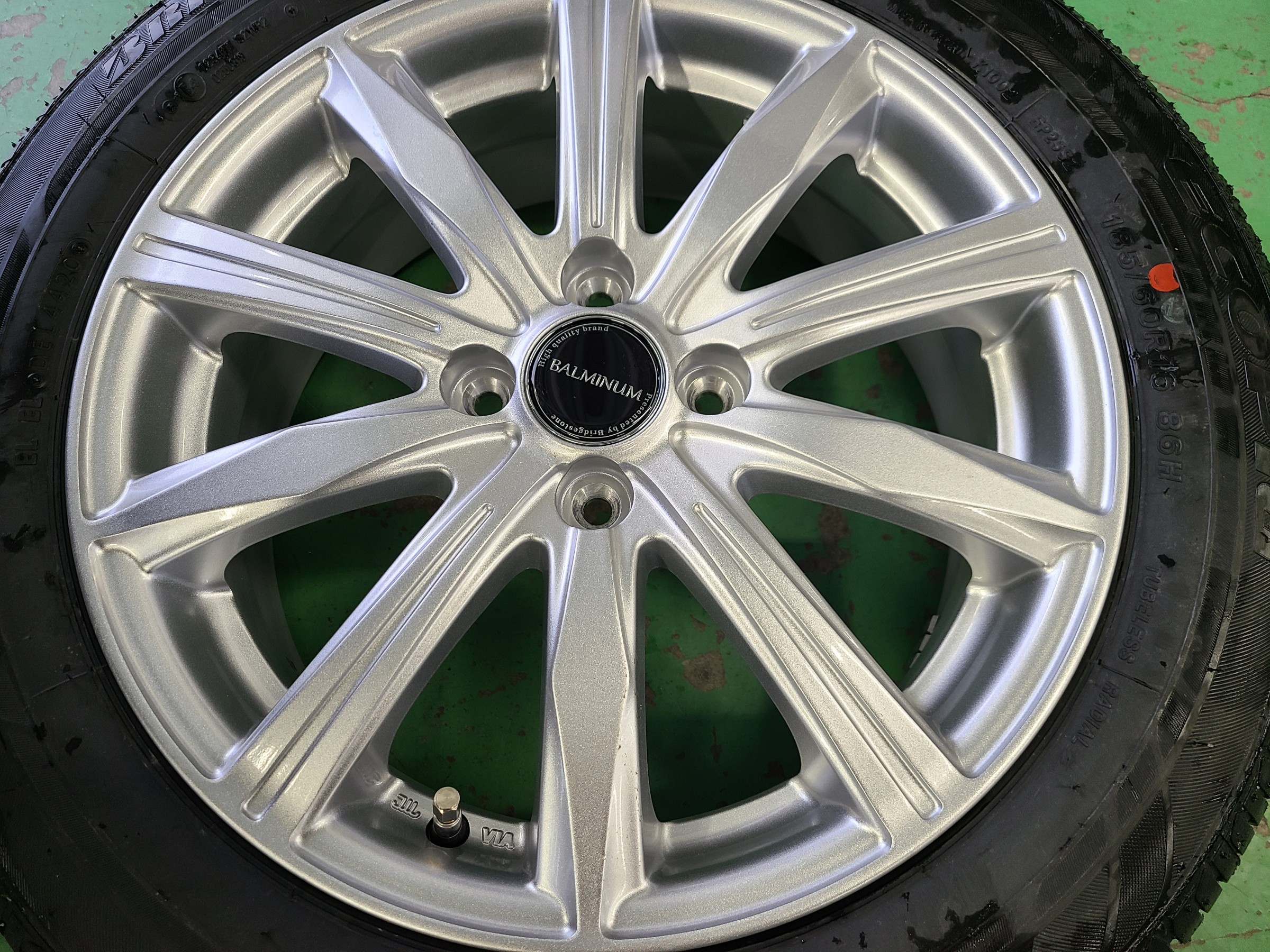 新型ノート！スタッドレス＆ホイール取付で入庫です。 | 店舗おススメ