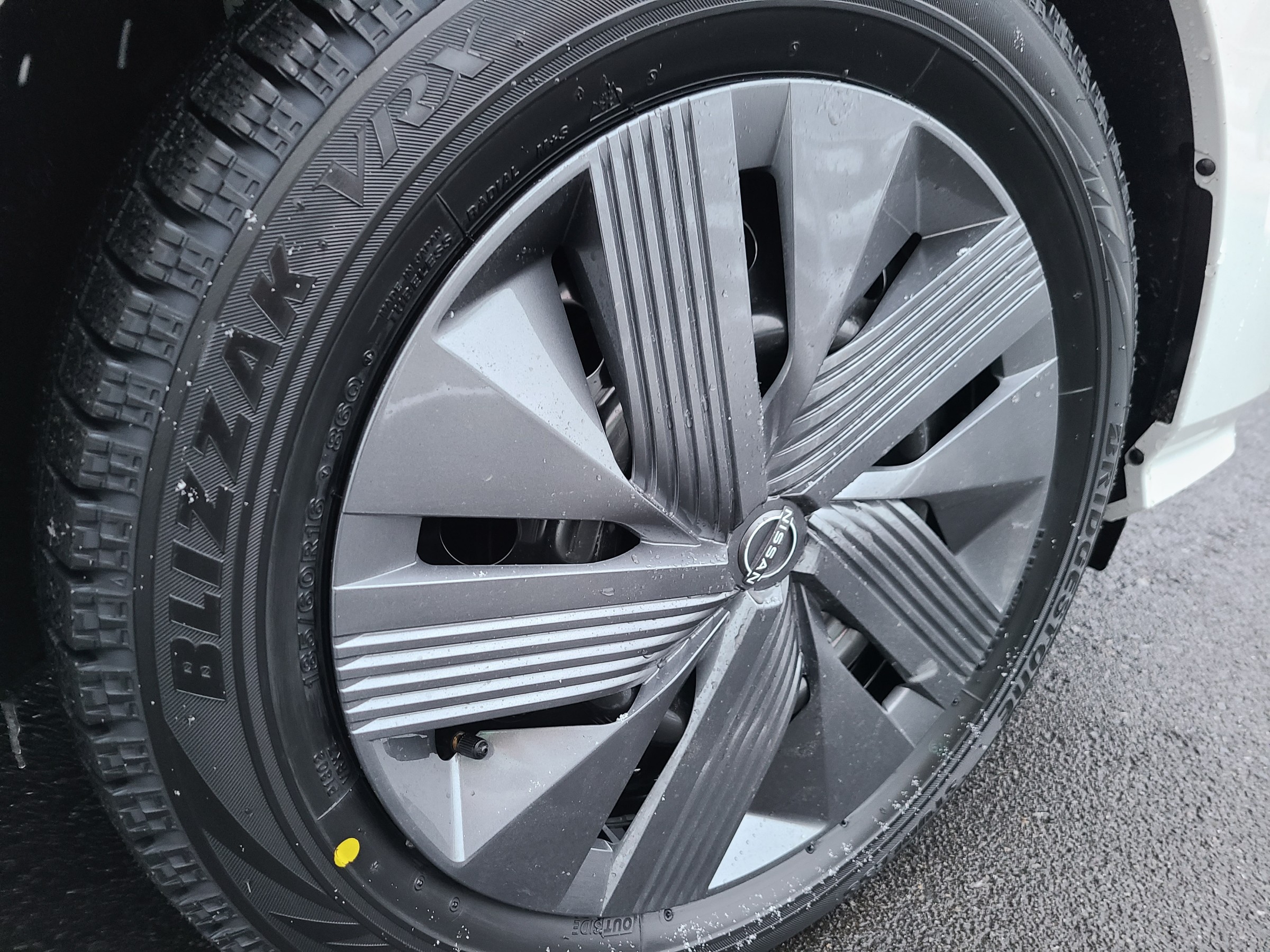 日産 ノート 純正ホイールカバー