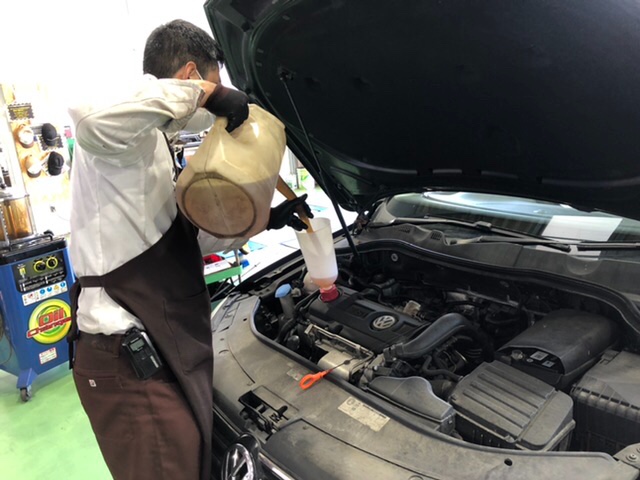 Volkswagen パサート ヴァリアント オイル交換をしました！ | フォルクスワーゲン パサート メンテナンス商品 オイル関連 > エンジンオイル交換  | 技術サービス施工事例 | タイヤ館 福岡東 | タイヤからはじまる、トータルカーメンテナンス タイヤ館グループ