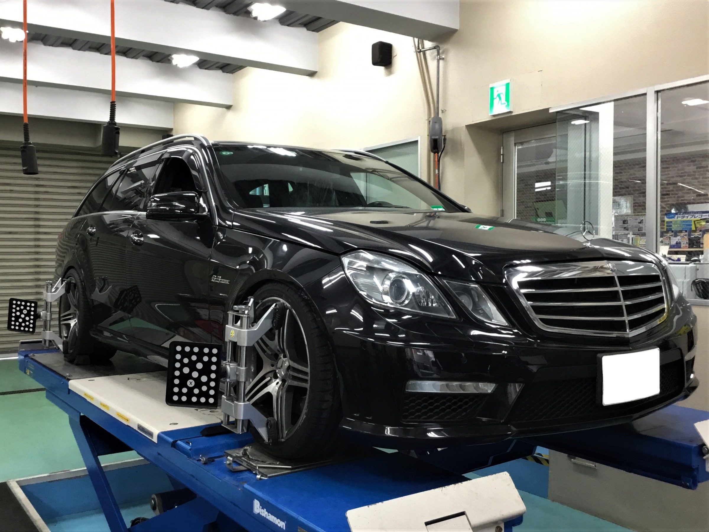 メルセデス ベンツ E63amg アライメント調整 Amg E63テーションワゴン タイヤ タイヤ ホイール関連 4輪トータルアライメント調整 サービス事例 タイヤ館 浜川崎 タイヤからはじまる トータルカーメンテナンス タイヤ館グループ
