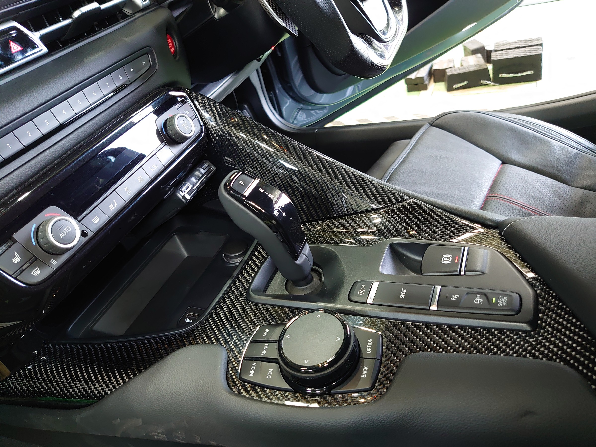 JZA80 スープラ AT用センターコンソールパネル （トヨタ GRスープラの  