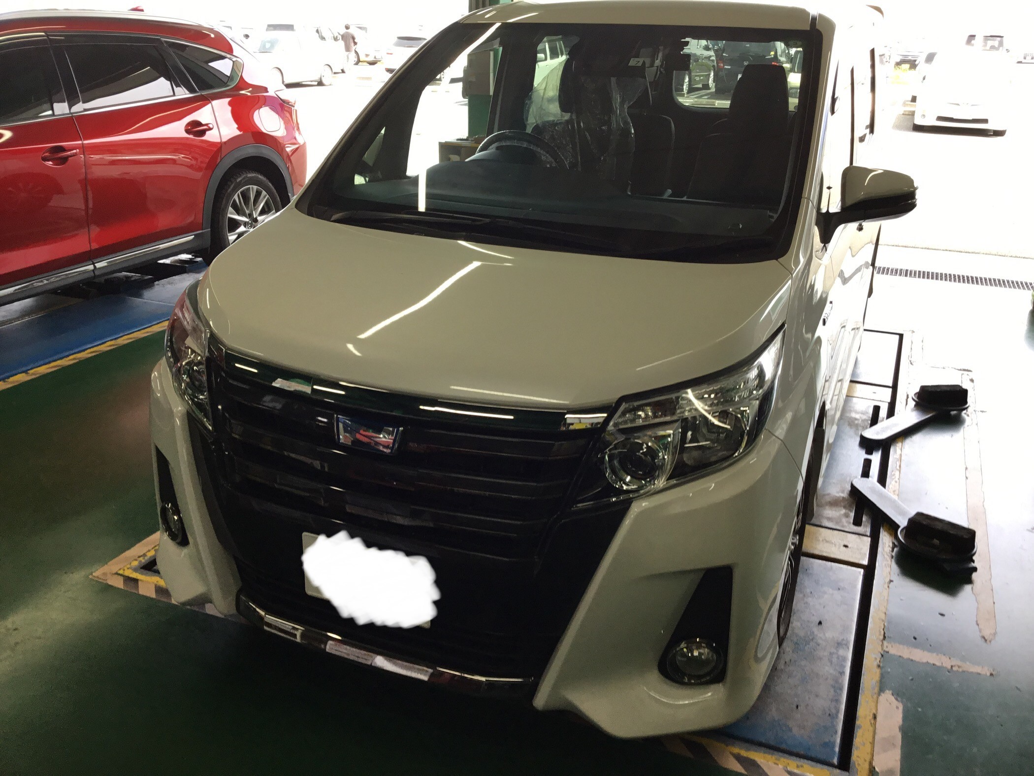 トヨタ ノアハイブリッド 夏タイヤ交換 トヨタ ノア タイヤ タイヤ ホイール関連 タイヤ ホイール交換 サービス事例 タイヤ館 千葉ニュータウン 千葉県のタイヤ カー用品ショップ タイヤからはじまる トータルカーメンテナンス タイヤ館グループ