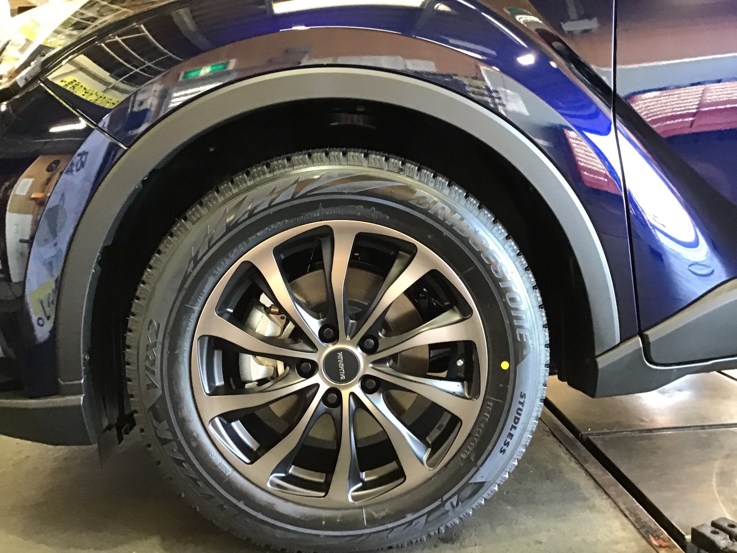 C-HR スタッドレスタイヤ取付作業 | トヨタ C-HR タイヤ タイヤ
