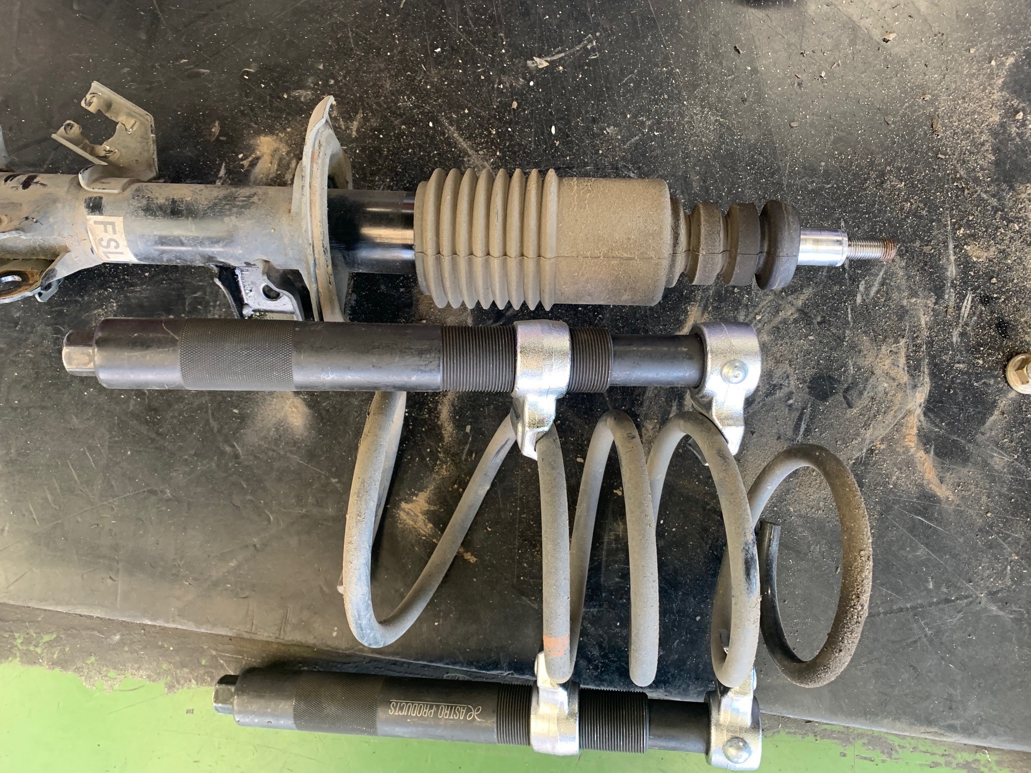 ニッサン・キューブ・Z12】 ダウンサス取付け | 店舗おススメ情報