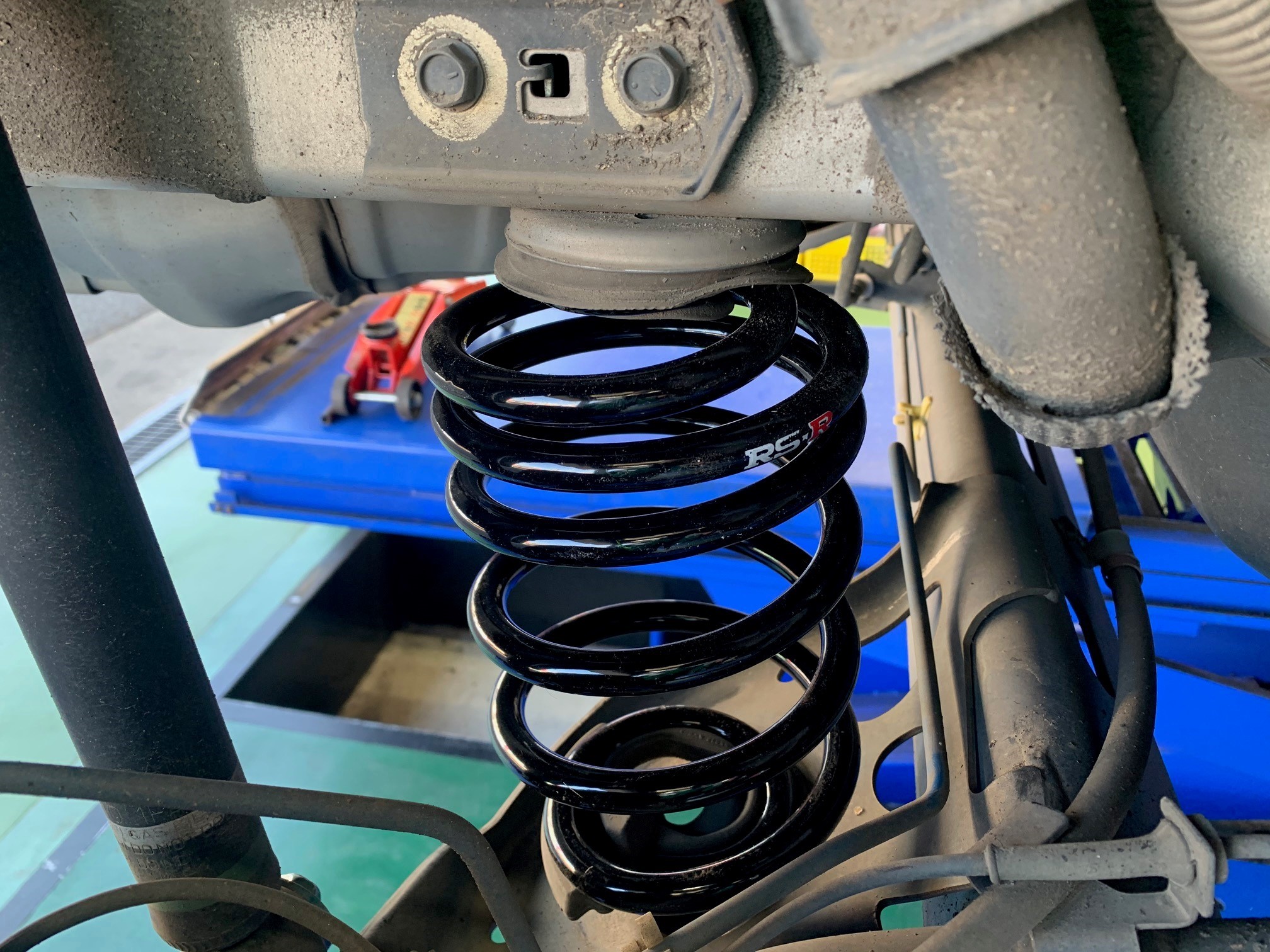 ニッサン・キューブ・Z12】 ダウンサス取付け | 店舗おススメ情報