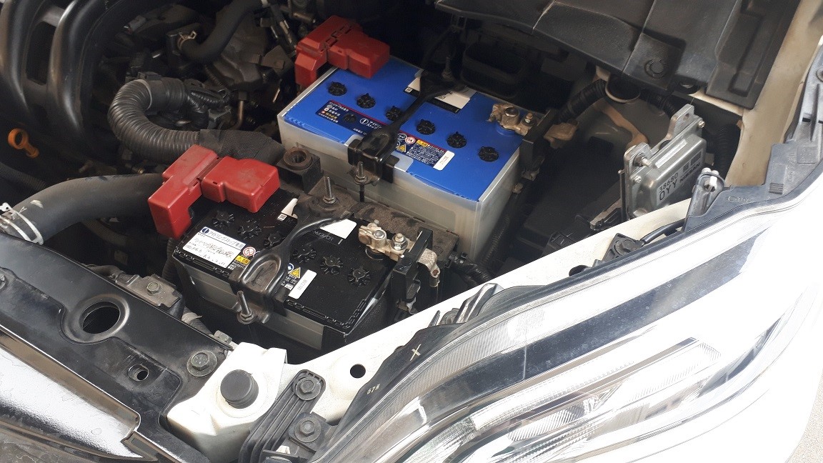 バッテリー 2個 搭載 ！？ 日産 セレナePOWER メンテナンス商品 その他 > ・バッテリー交換 サービス事例 タイヤ館 飯塚 タイヤからはじまる、トータルカー