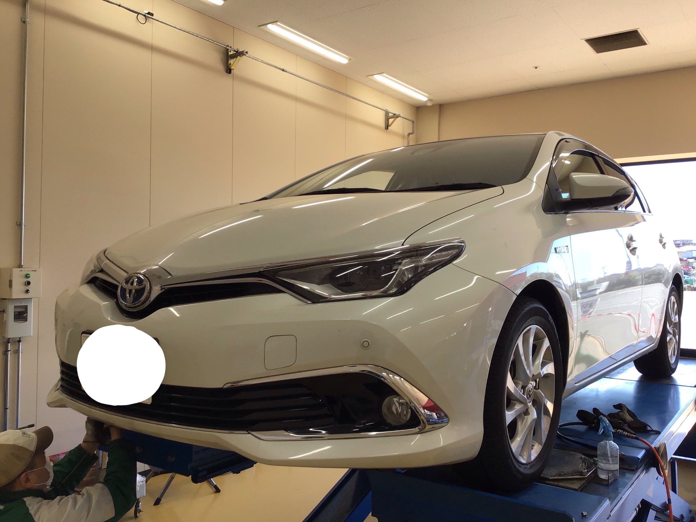 トヨタ オーリス Zwe186h H フォグランプバルブ交換 トヨタ オーリス その他 サービス事例 タイヤ館 イオンタウン稲毛長沼 タイヤからはじまる トータルカーメンテナンス タイヤ館グループ