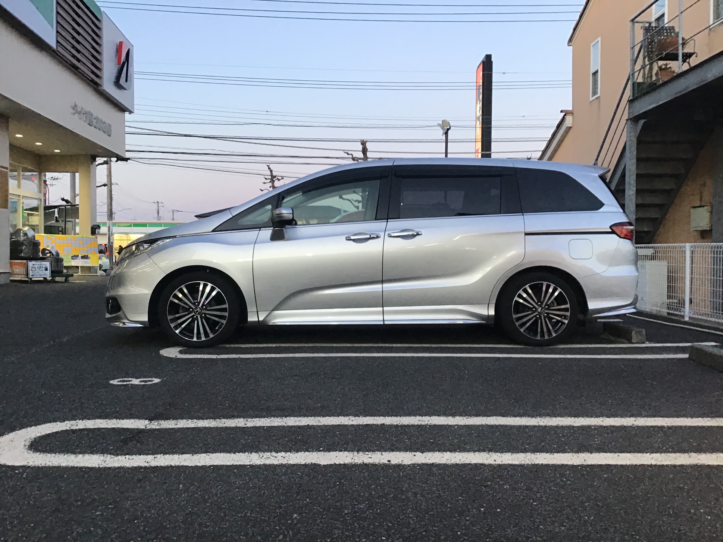 ホンダ オデッセイ ショック交換 サービス事例 タイヤ館 おゆみ野 千葉県のタイヤ カー用品ショップ タイヤからはじまる トータルカーメンテナンス タイヤ館グループ