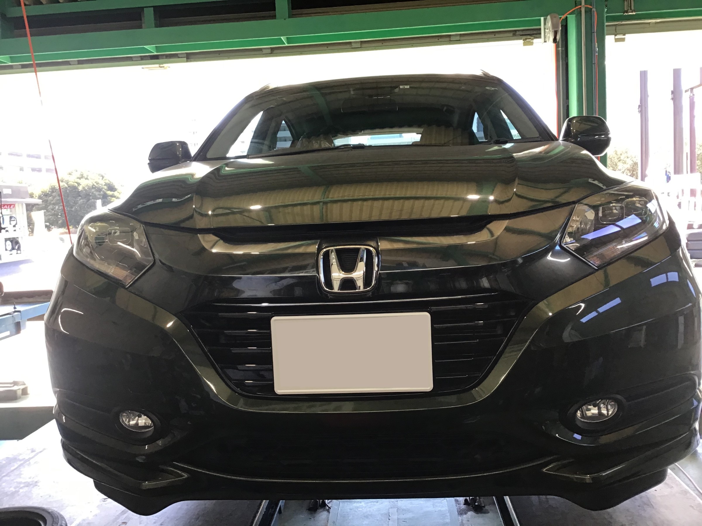 ホンダ ヴェゼル タイヤ交換 ホンダ ヴェゼル タイヤ タイヤ ホイール関連 タイヤ ホイール交換 サービス事例 タイヤ館 幕張 千葉県のタイヤ カー用品ショップ タイヤからはじまる トータルカーメンテナンス タイヤ館グループ