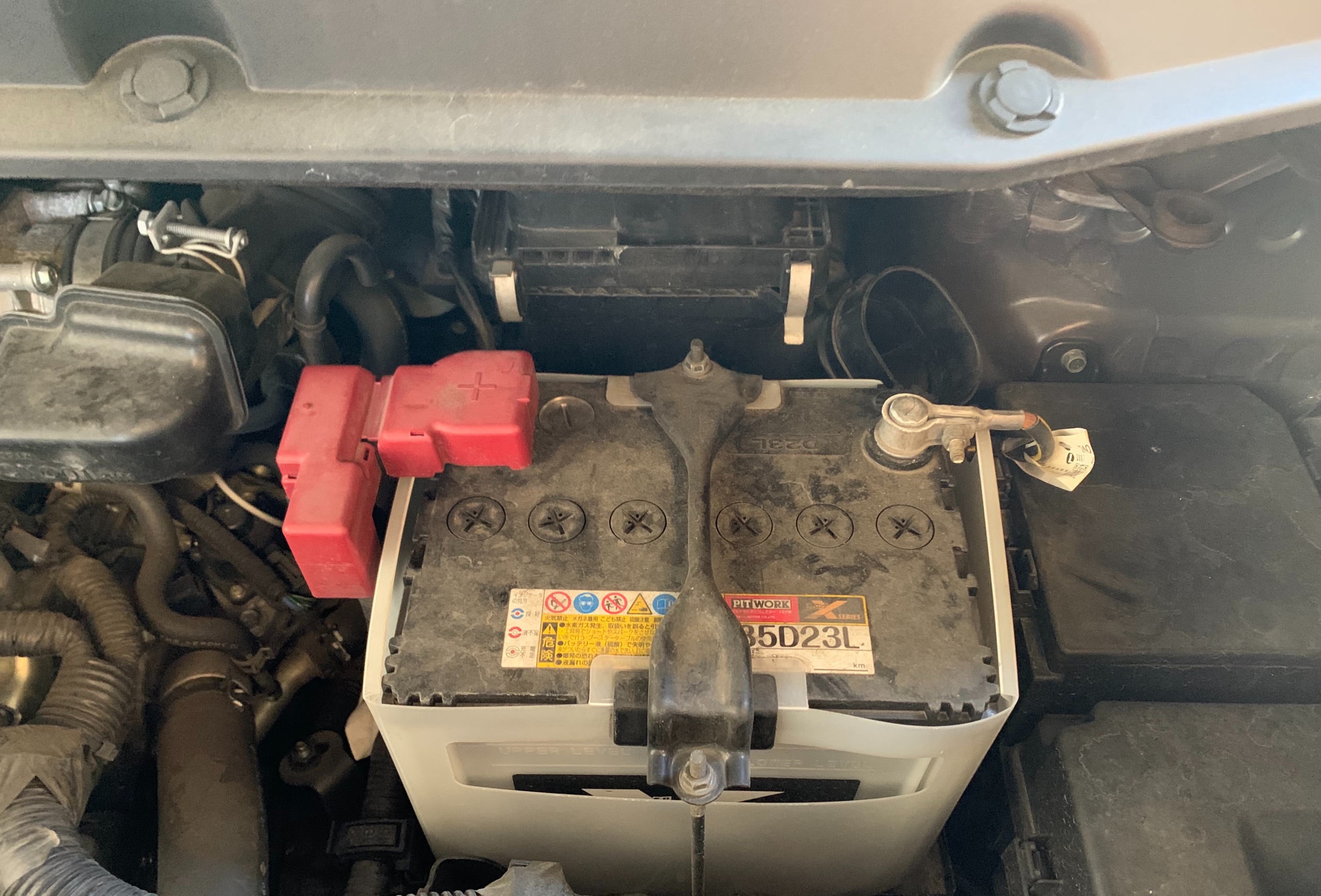 日産 セレナ バッテリー交換 日産 セレナ メンテナンス商品 カー用品取付 > バッテリー交換 取り付け事例 タイヤ館 南久留米 タイヤからはじまる、トータルカーメンテナンス