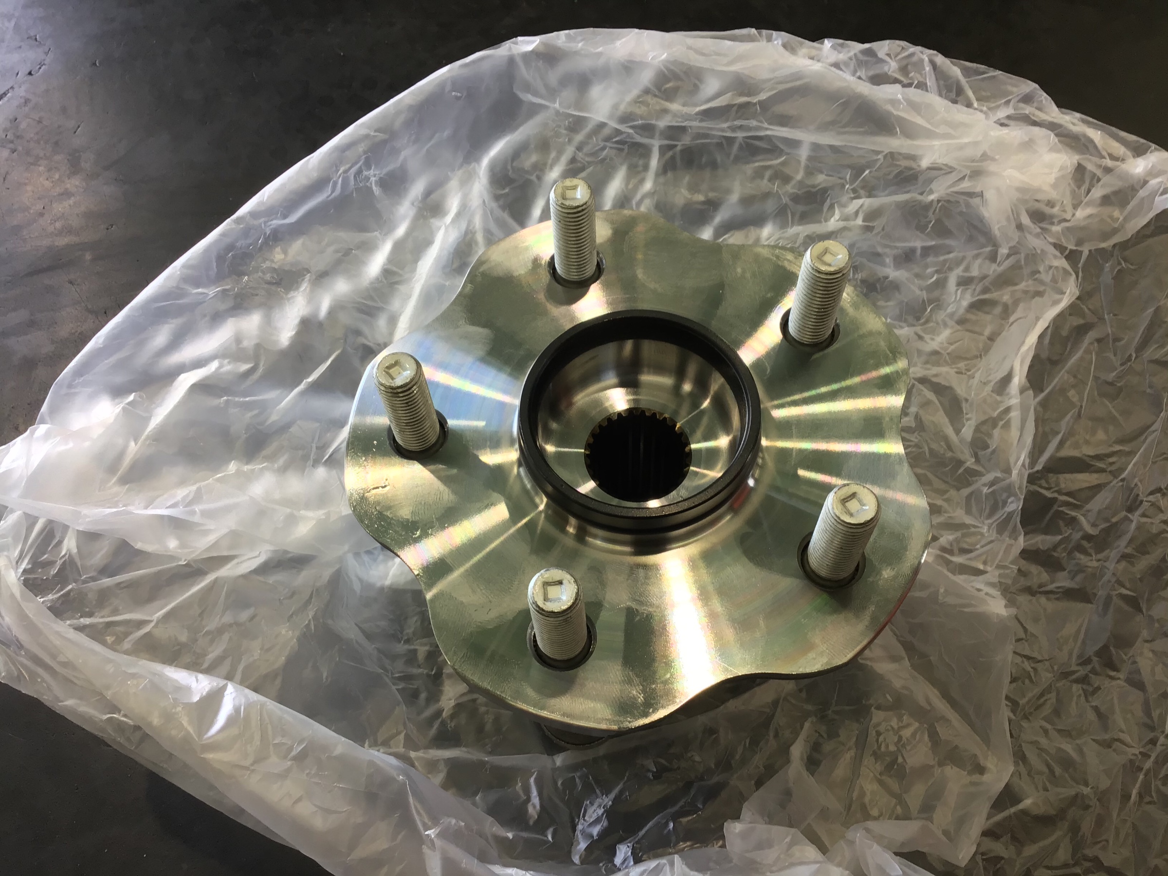 レクサス RX450 ハブ ベアリング ASSY交換 | レクサス RX その他 パーツ取付 > 分解整備 | サービス事例 | タイヤ館 町田 |  東京都のタイヤ、カー用品ショップ タイヤからはじまる、トータルカーメンテナンス タイヤ館グループ