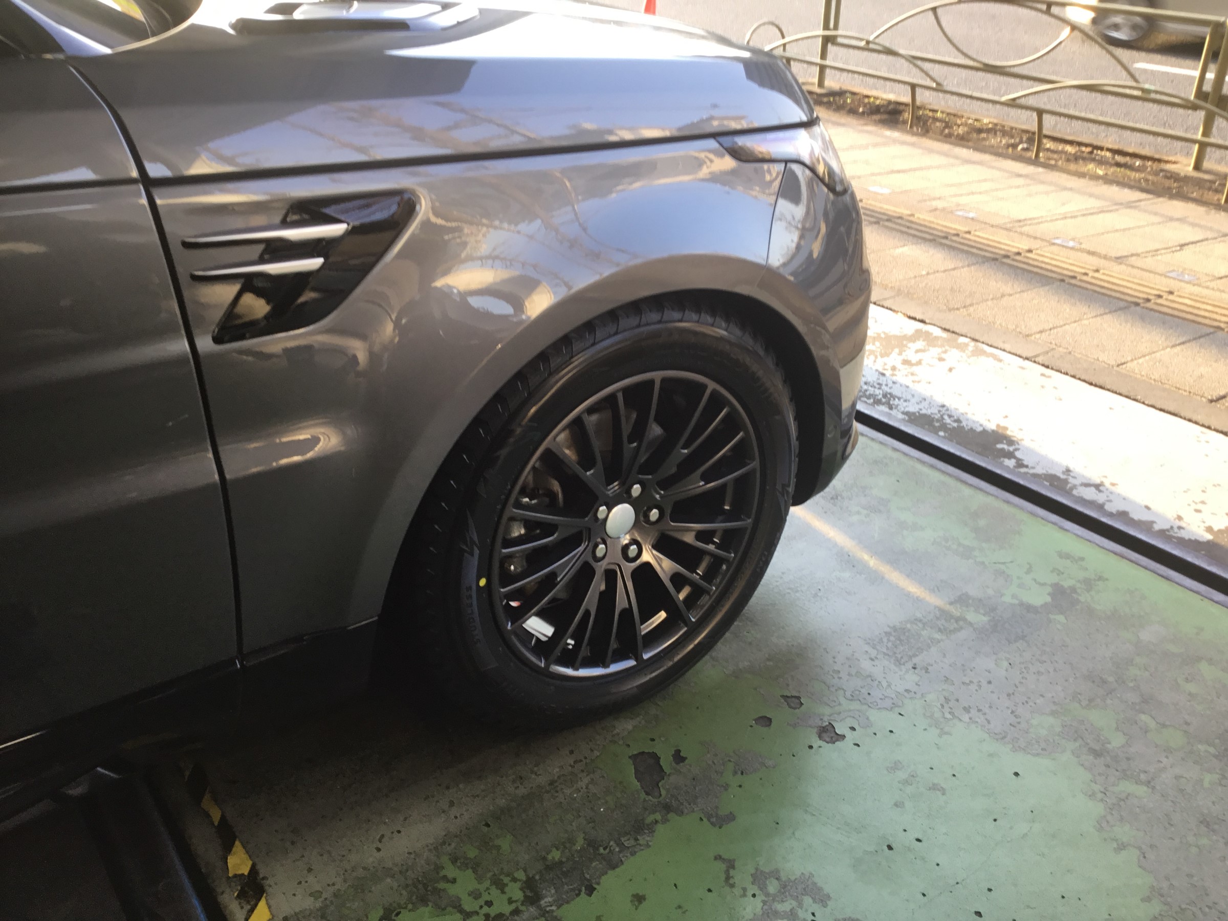 レンジローバースポーツ スタッドレスセット取付 | ランドローバー