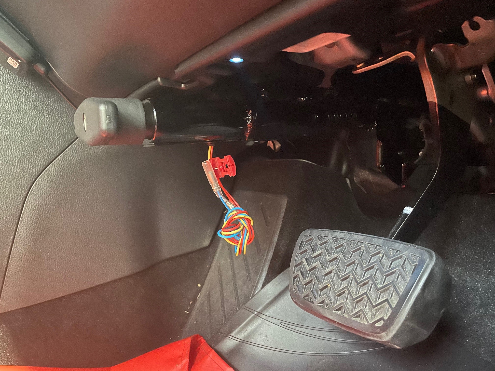 TOYOTA トヨタ ハイエース 千葉県 ブレーキペダルロック 盗難防止 セキュリティー 柏市 松戸市 流山市 我孫子市｜グーネットピット