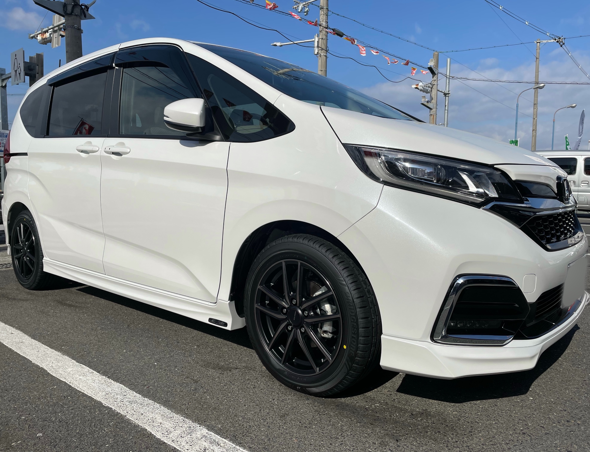 フリード Crs インチアップ ホンダ フリード ホイール タイヤ ホイール関連 タイヤ ホイール交換 サービス事例 タイヤ館 さつま泉北 タイヤからはじまる トータルカーメンテナンス タイヤ館グループ