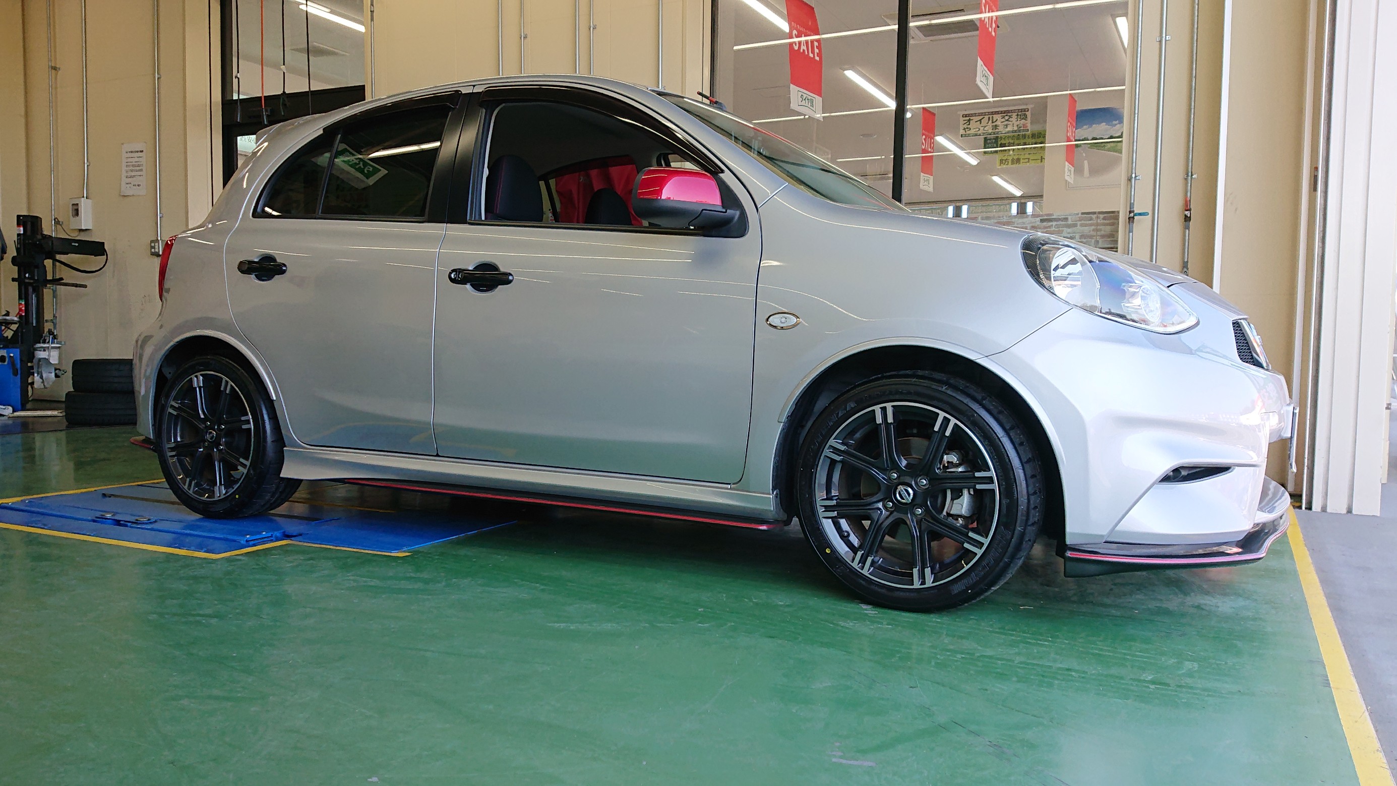マーチニスモにポテンザRE-71RSへのタイヤ交換を行いました！ | 日産