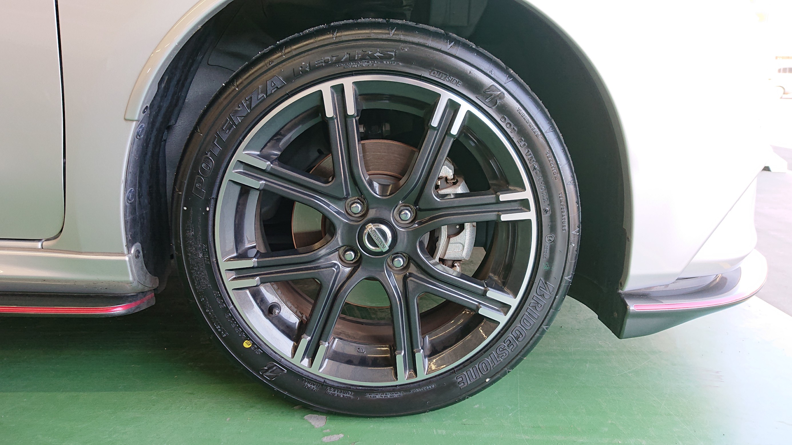 マーチニスモにポテンザRE-71RSへのタイヤ交換を行いました！ | 日産