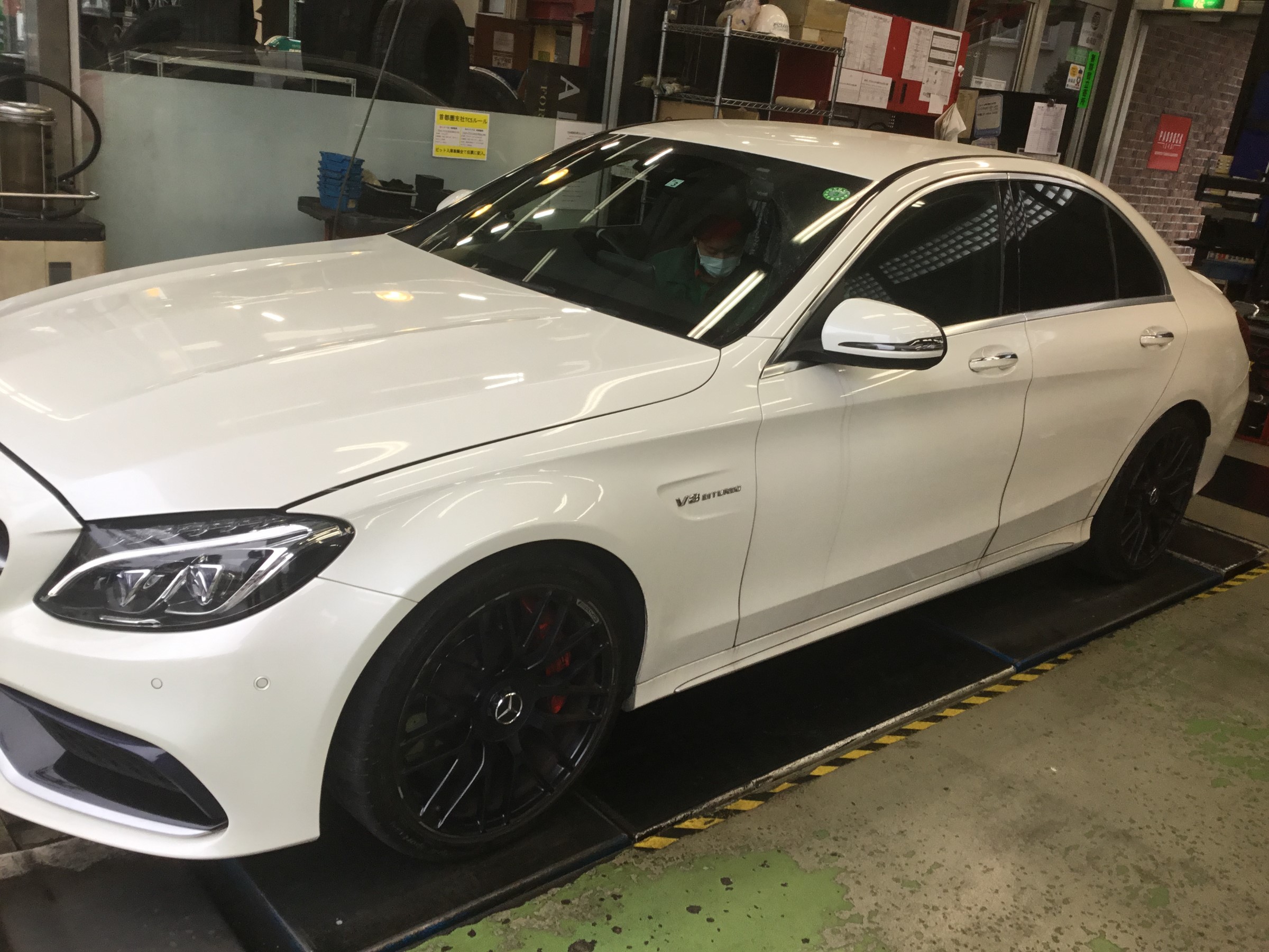 W205 ベンツ Cクラス C63S オイル交換！ | メルセデス・ベンツ Cクラス