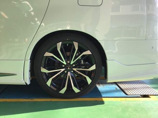 AGH30W アルファード TEINの車高調取り付け 四輪アライメント