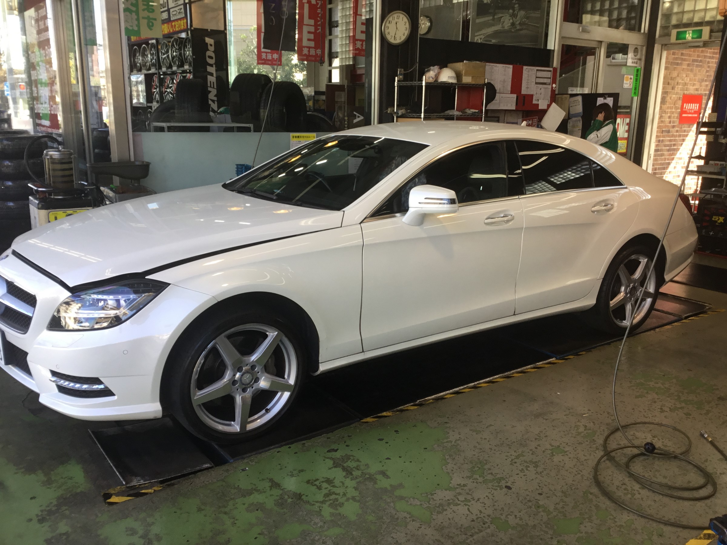 W218 CLS350 メンテナンス | メルセデス・ベンツ CLSクラス メンテナンス商品 オイル関連 > エンジンオイル交換 | サービス事例 |  タイヤ館 パドック２４６ | 東京都のタイヤ、カー用品ショップ タイヤからはじまる、トータルカーメンテナンス タイヤ館グループ