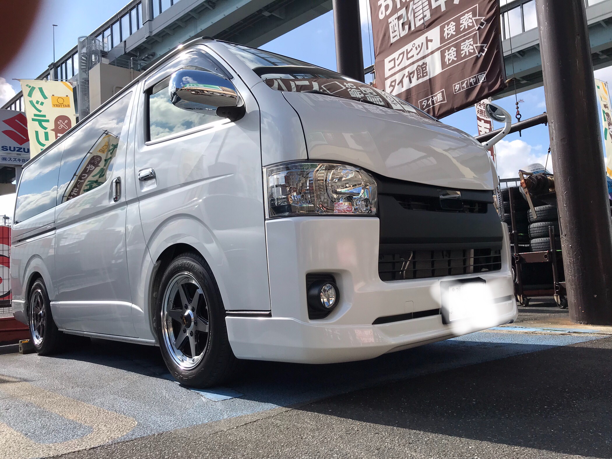 ハイエース エアロボンネット 取り付け^_^ | 取り付け・施工事例集