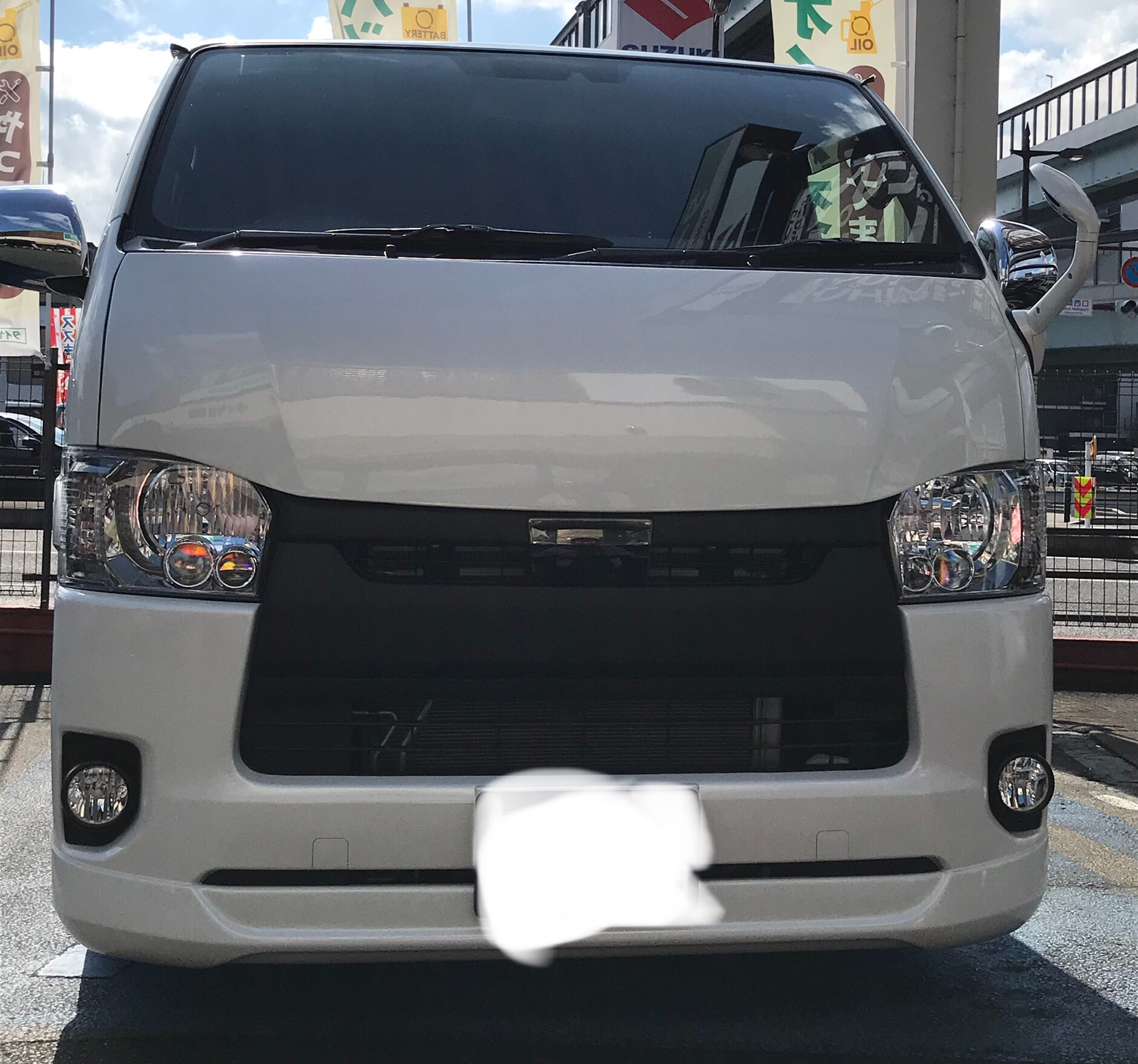 ハイエース エアロボンネット 取り付け^_^ | 取り付け・施工事例集