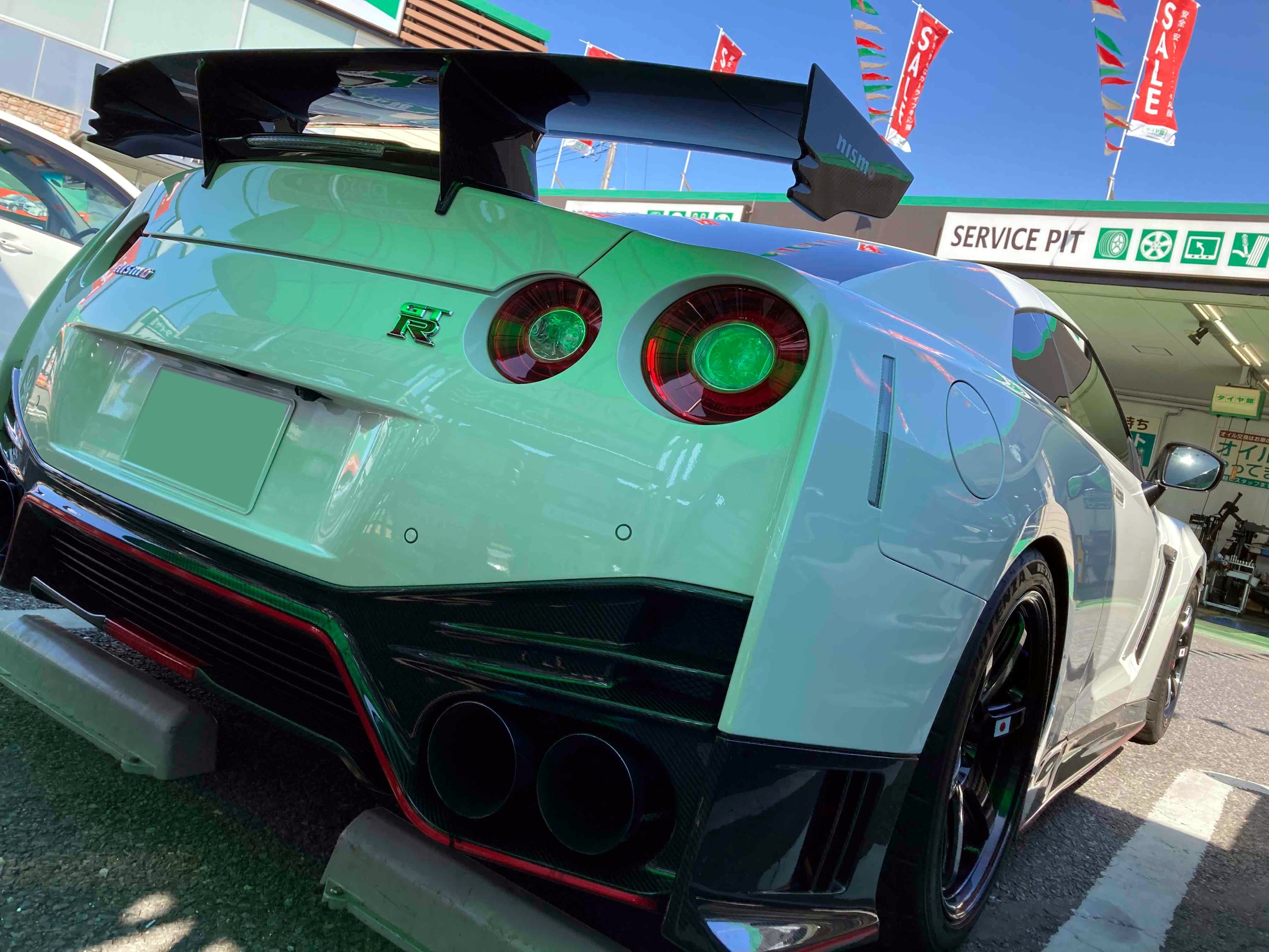 日産 Gt R R35 思わずウットリ 日本が誇るプレミアム スーパースポーツ Gt R のシートを交換しました 日産 Gt R その他 パーツ取付 Recaroシート取付 サービス事例 タイヤ館 土浦北インター 茨城県のタイヤ カー用品ショップ タイヤからはじまる