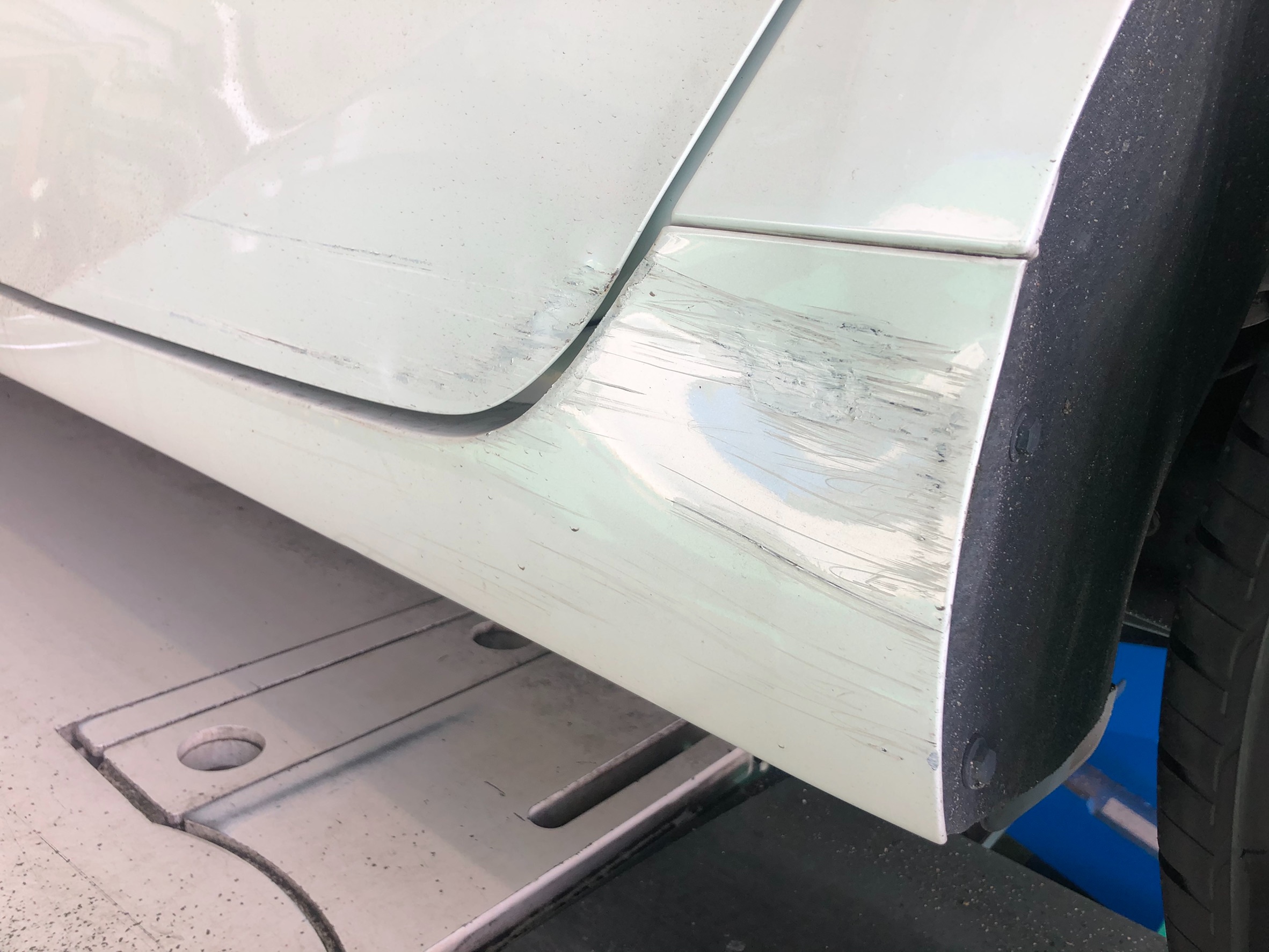 お車のキズやヘコミの修理もできます トヨタ プリウス その他 その他 板金塗装 サービス事例 タイヤ館 ｇｐ大阪箕面 大阪府 和歌山県のタイヤからはじまる トータルカーメンテナンス タイヤ館グループ