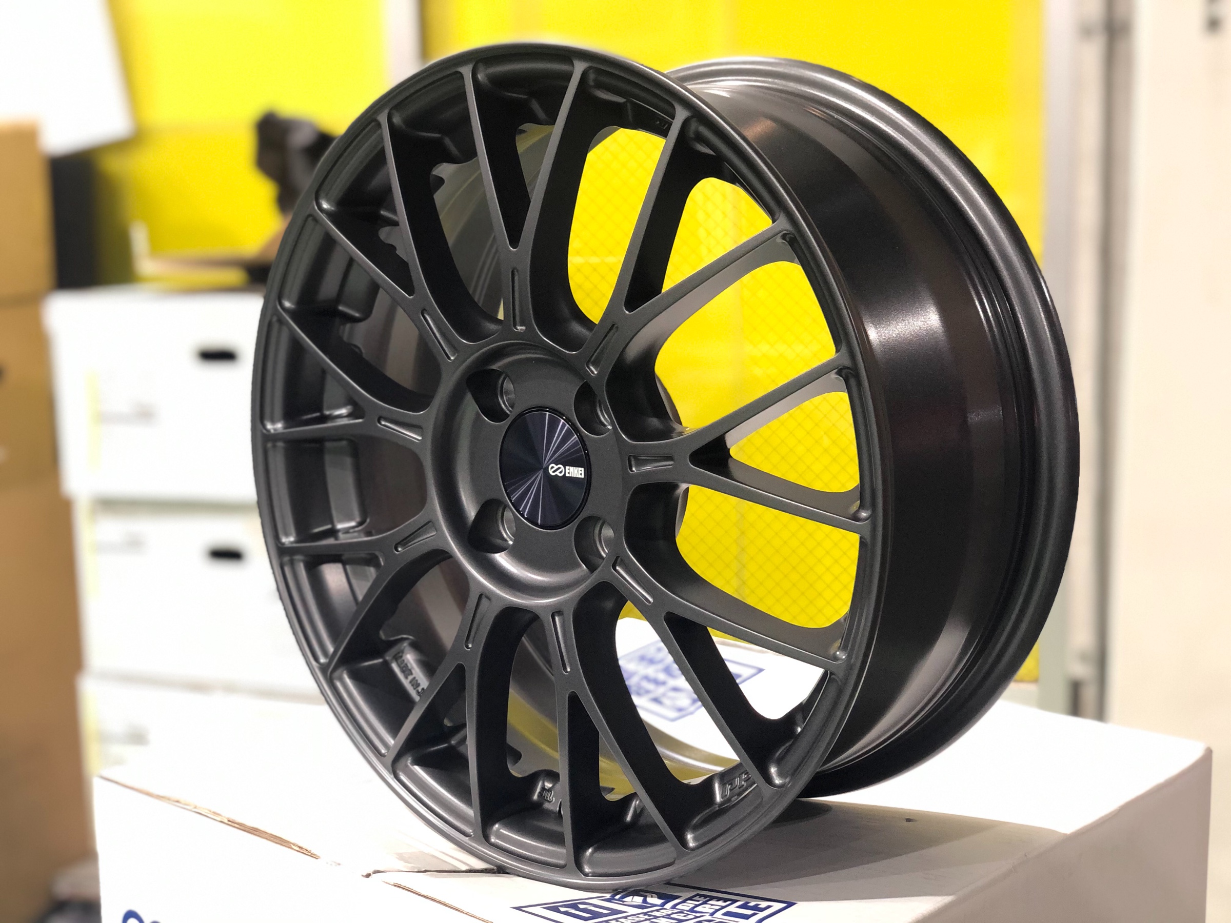 新製品の-ENKEI PFM1 15×6.0J PCD1 - - 00/4 +45 ボア径：67φ カラー