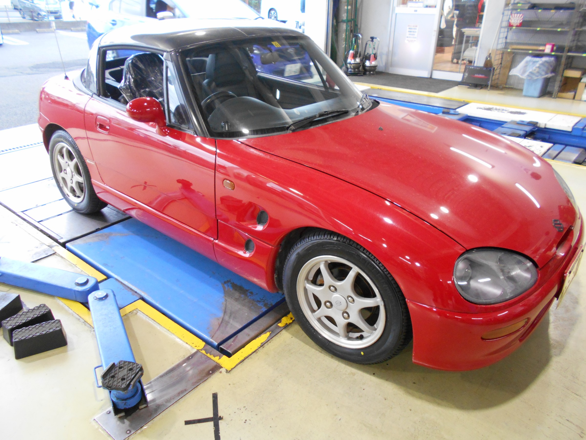 スズキ カプチーノ タイヤ交換 作業事例 タイヤ館 柏 千葉県のタイヤ カー用品ショップ タイヤからはじまる トータルカーメンテナンス タイヤ館グループ