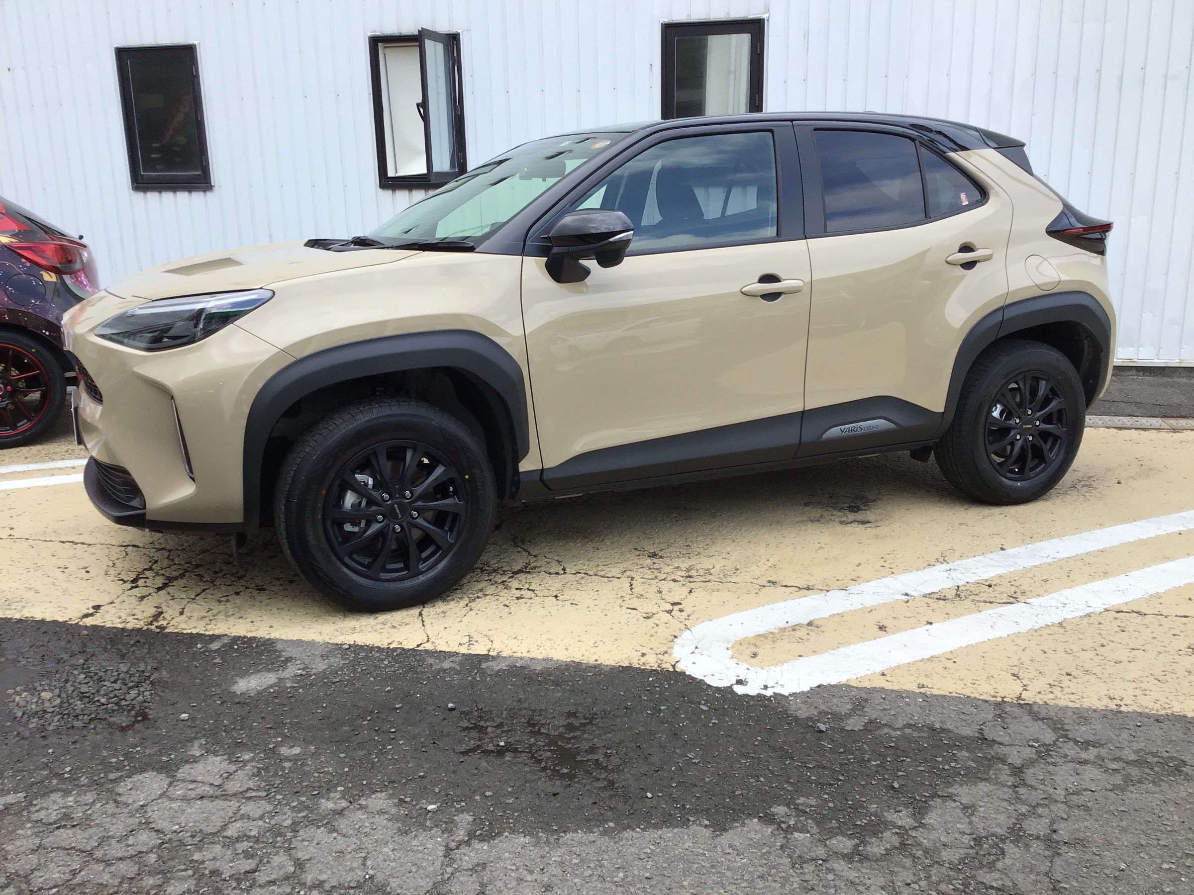 ヤリスクロス アルミホイール交換 サービス事例 タイヤ館 和歌山 大阪府 和歌山県のタイヤからはじまる トータルカーメンテナンス タイヤ館グループ