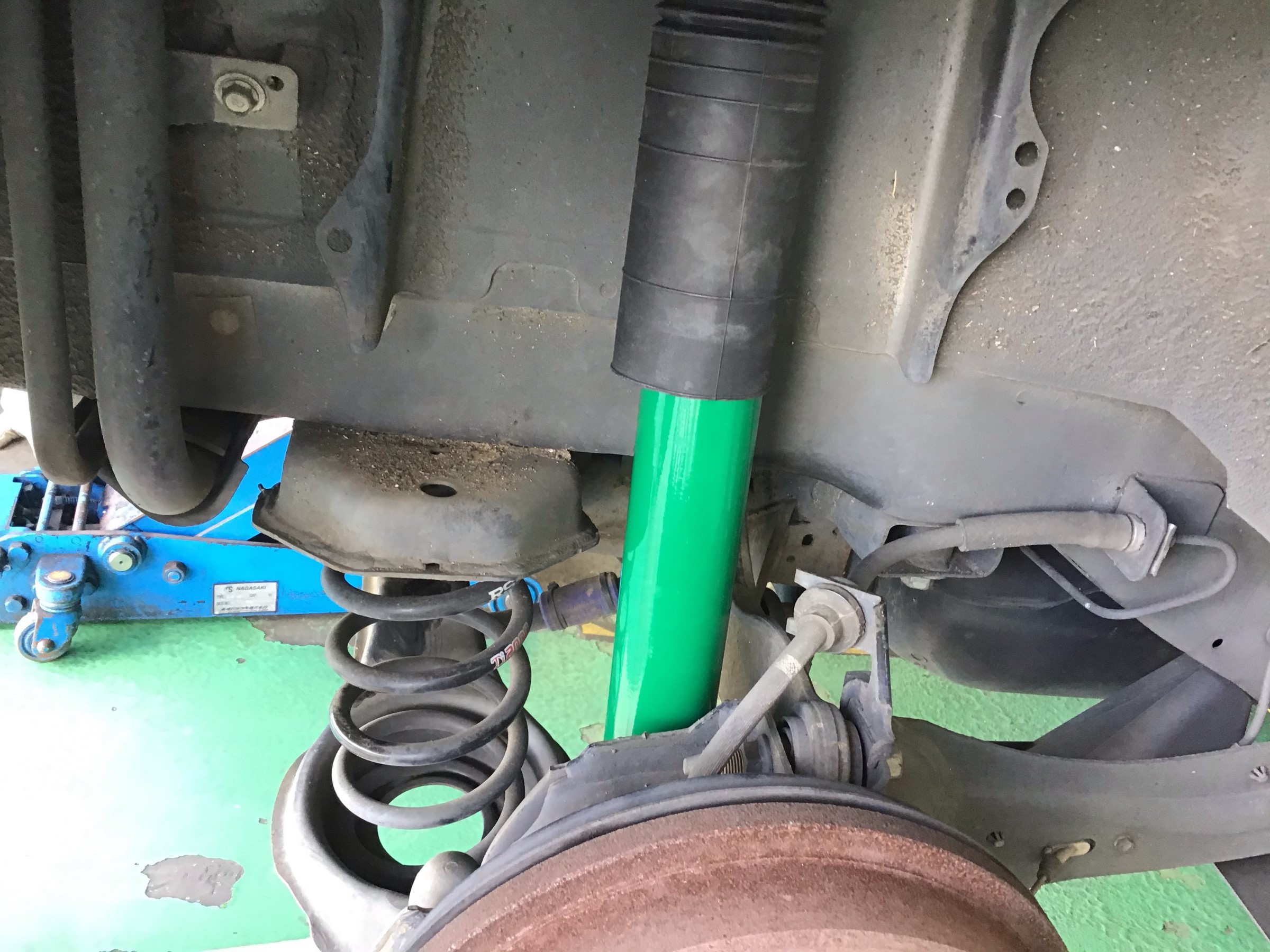 タ*ツ様 週末価格トヨタ✨純正　サス　入手困難品激レア豪華サスキット定価15万 カスタムの定番、車高調キットの取り付け | トヨタ スープラ 足