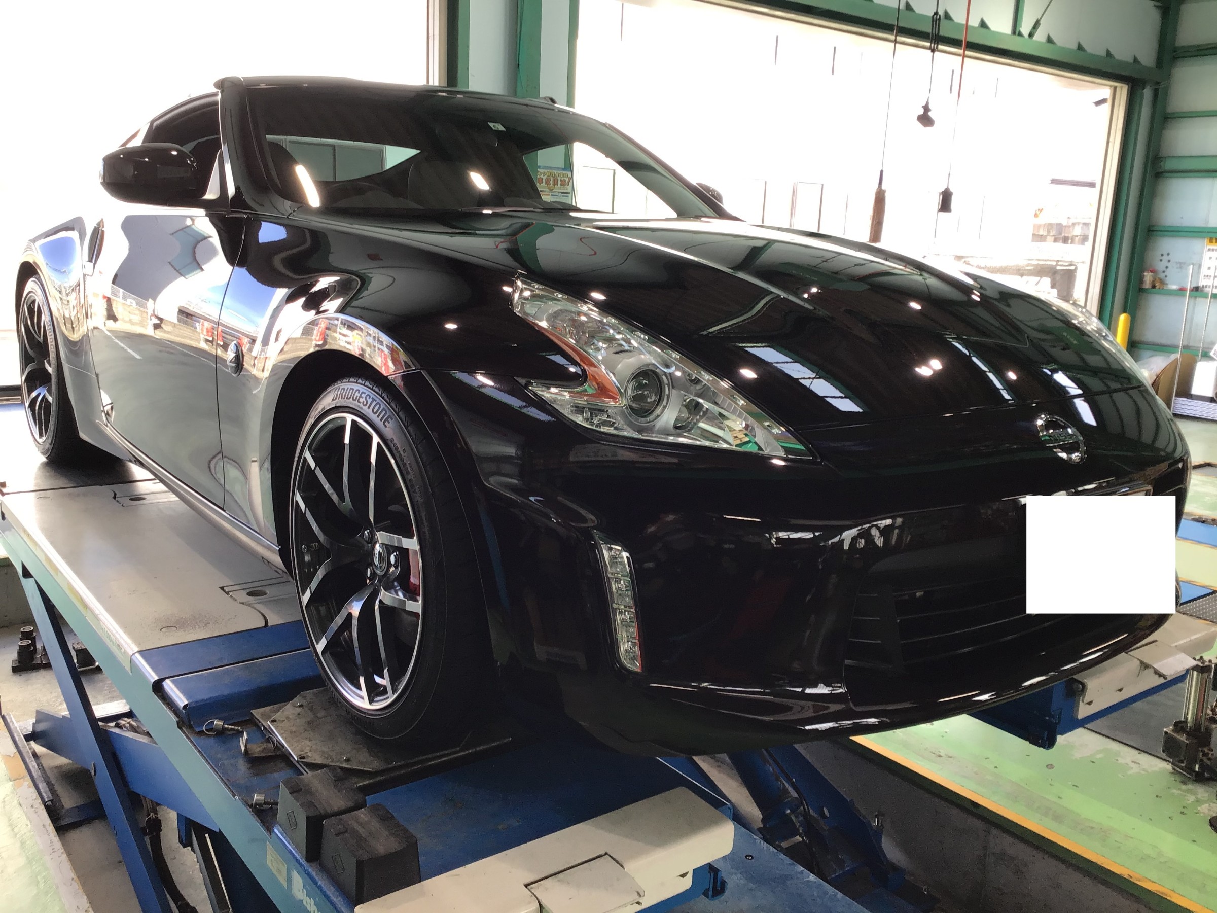 日産 フェアレディz Z34 タイヤ交換 アライメント スタッフ日記 タイヤ館 外環伏見 タイヤからはじまる トータルカーメンテナンス タイヤ館グループ