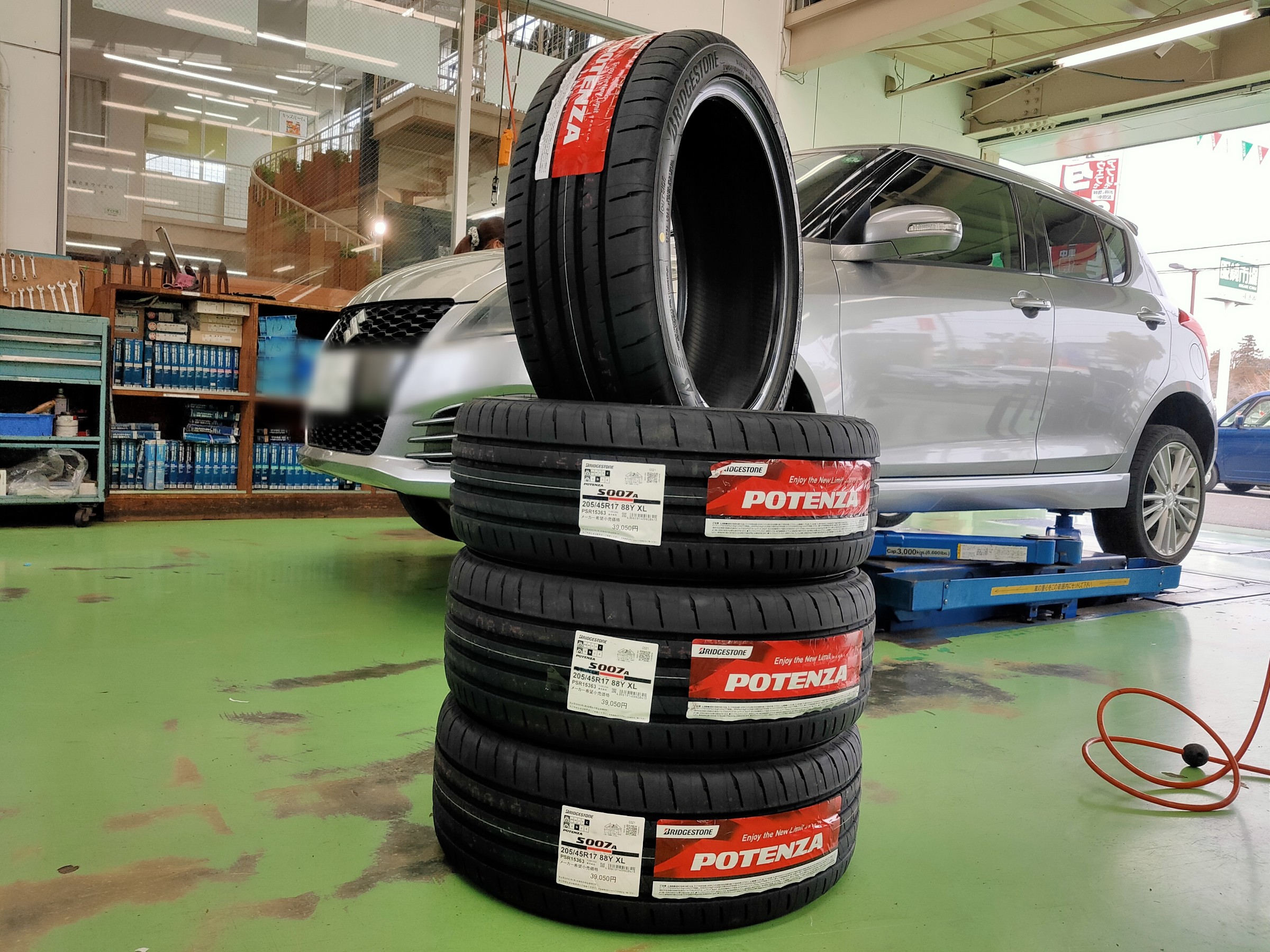 スズキ スイフトスポーツ（ZC32S）】タイヤ交換を行いました