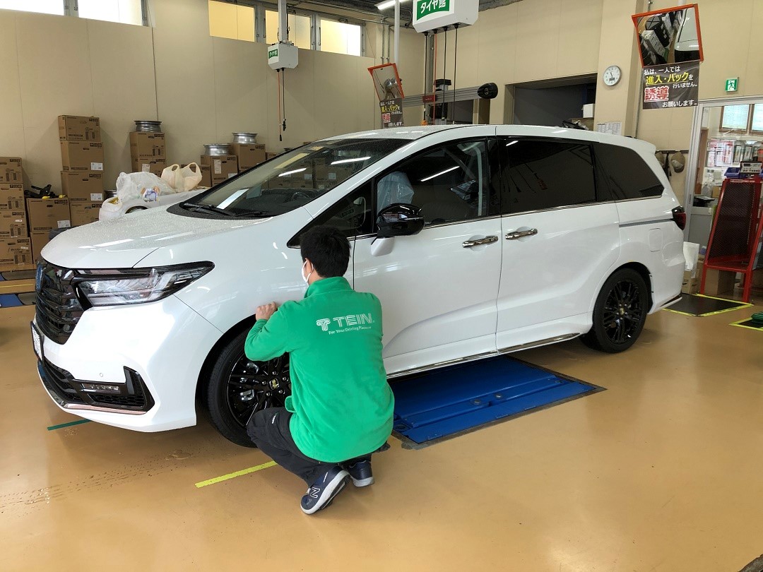 新型オデッセイの車高調データ取り ホンダ オデッセイ サービス事例 タイヤ館 西横浜 タイヤからはじまる トータルカーメンテナンス タイヤ館グループ