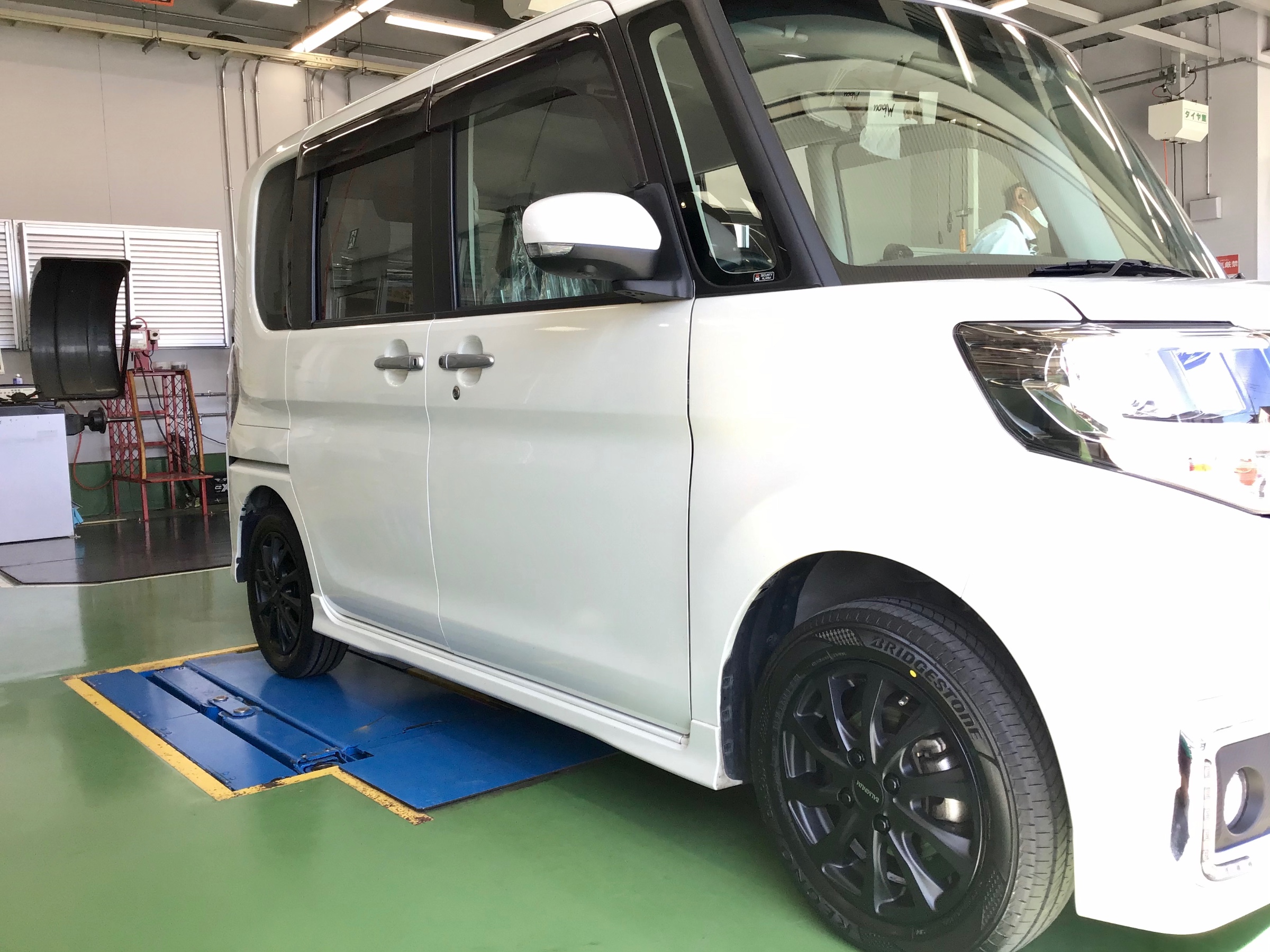 ダイハツ タント タイヤ ホイールセット交換 ダイハツ タント サービス事例 タイヤ館 吉川 タイヤからはじまる トータルカーメンテナンス タイヤ館グループ