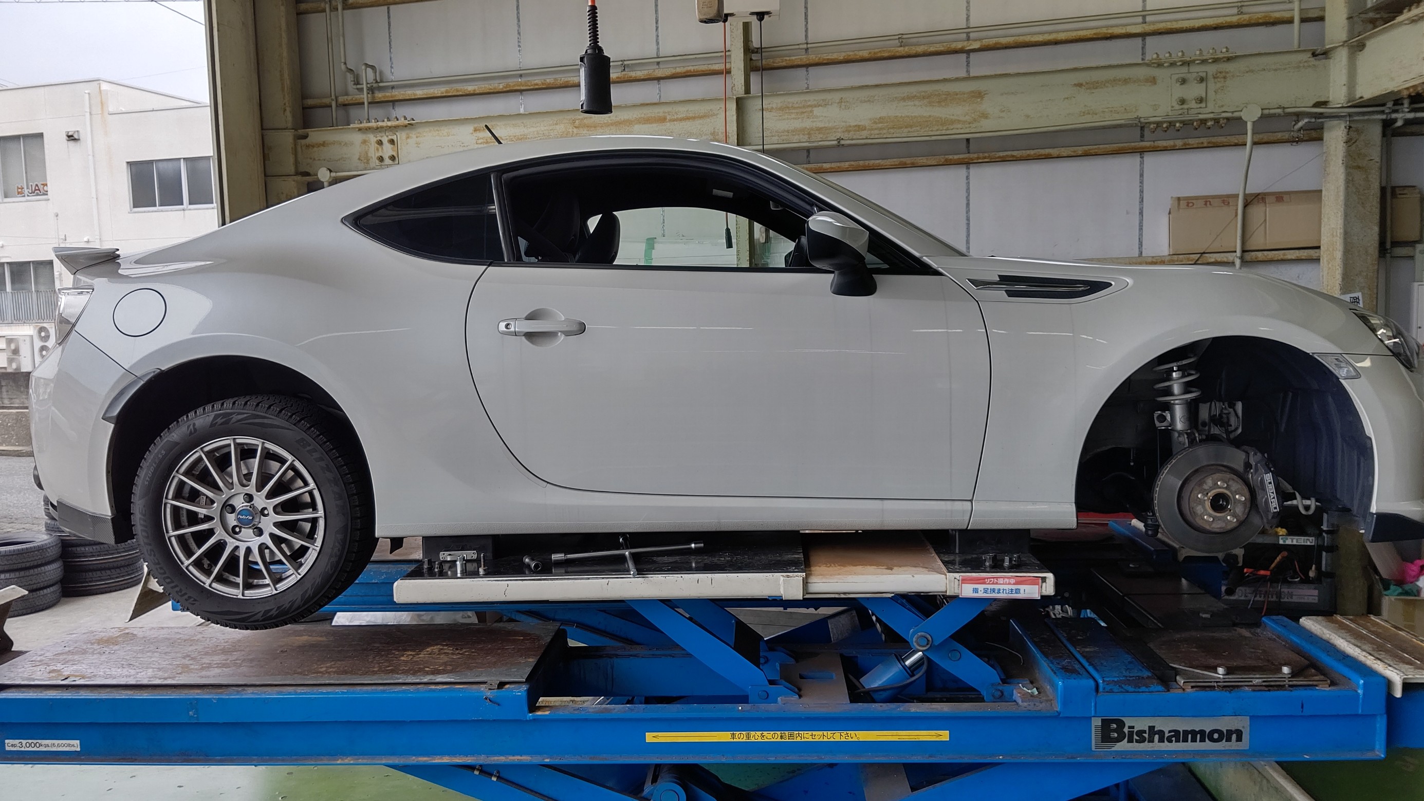 BRZ スタッドレス　冬だけ２年使用 スタッドレスタイヤの寿命は何年？交換目安や長持ちさせるコツも