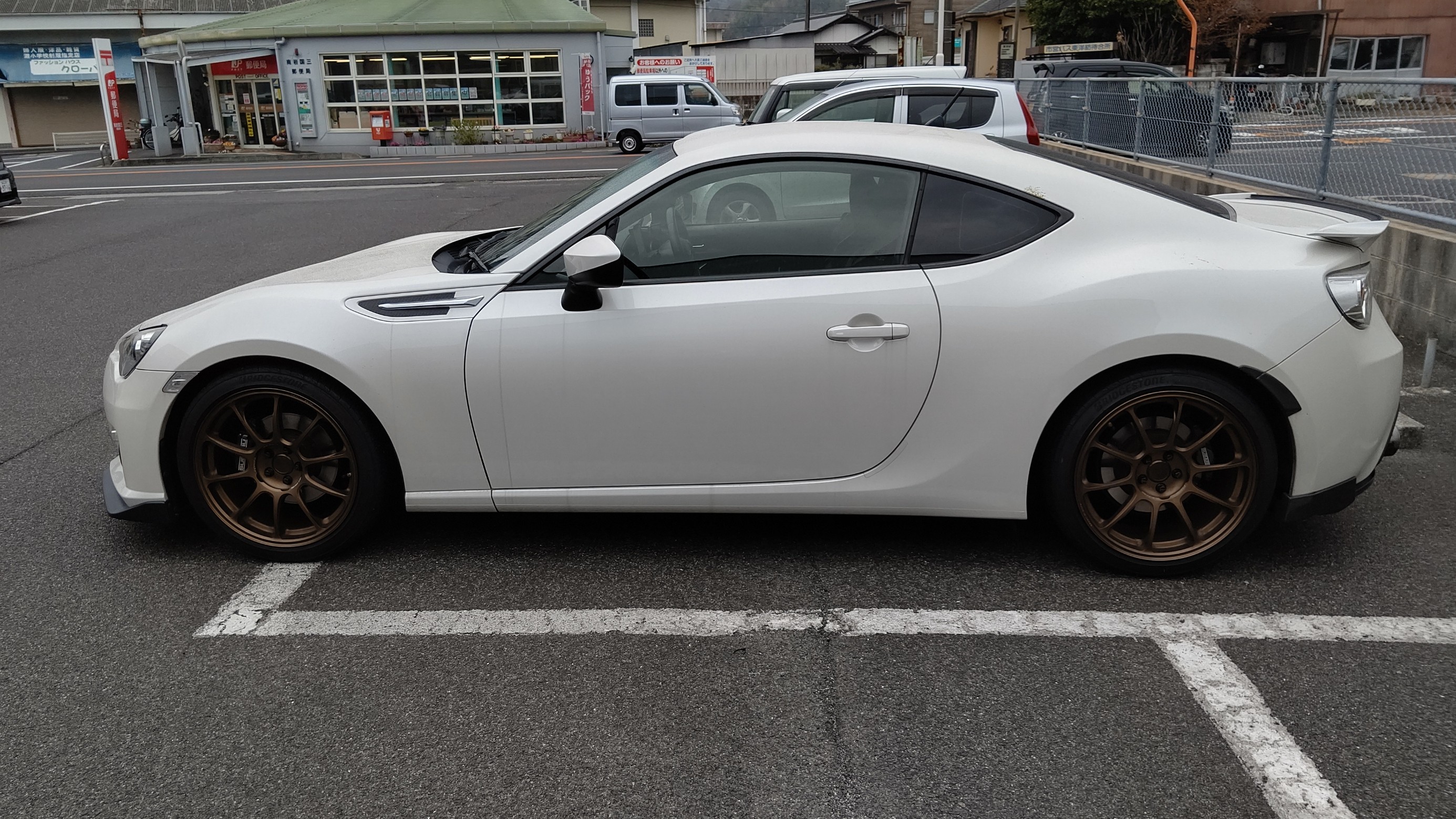 BRZ スタッドレス　冬だけ２年使用 1m3ykAgBAA