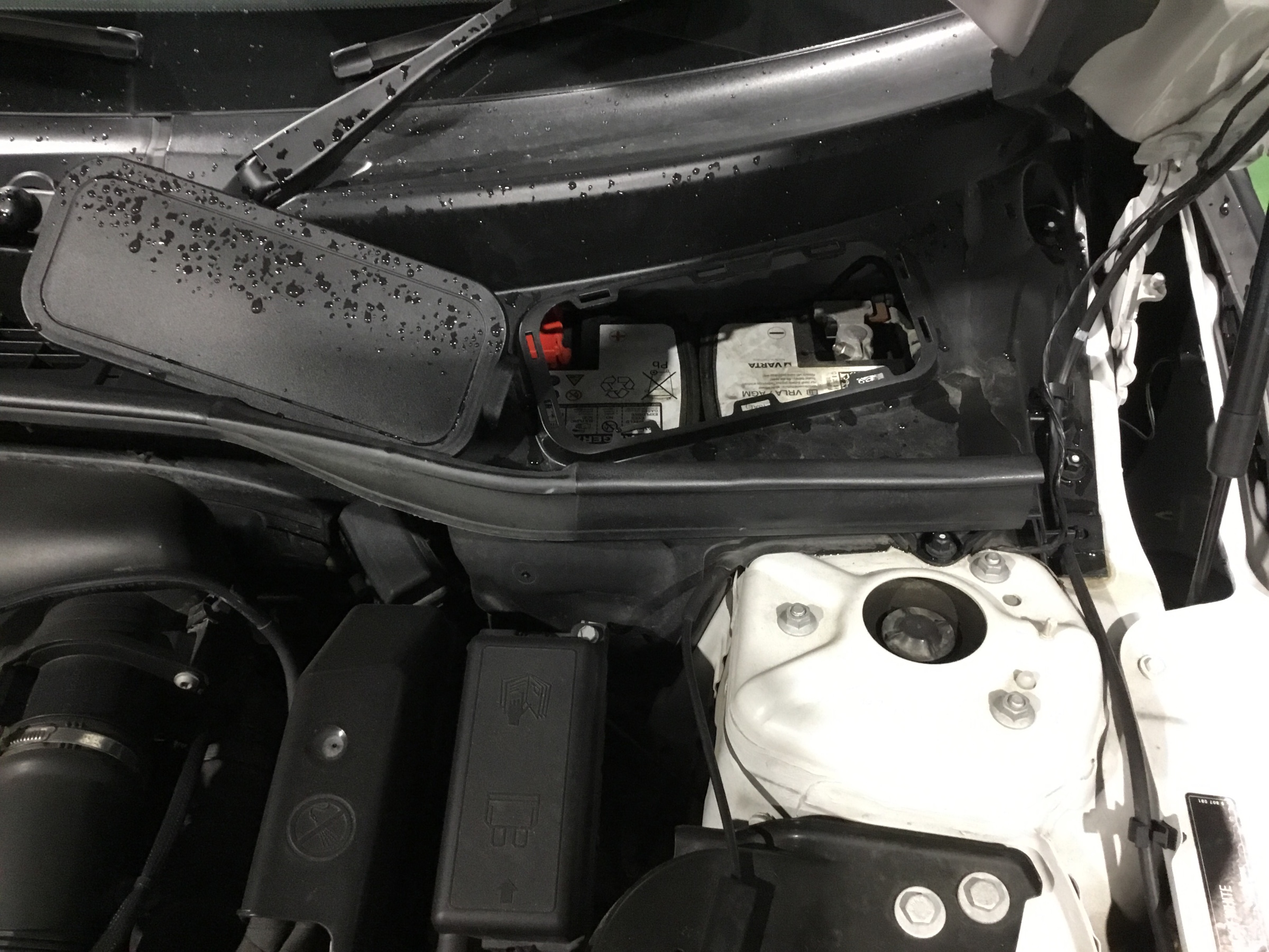 MINI CROSSOVER R60 バッテリー交換 | 店舗おススメ情報 | タイヤ館 金沢西（石川県）