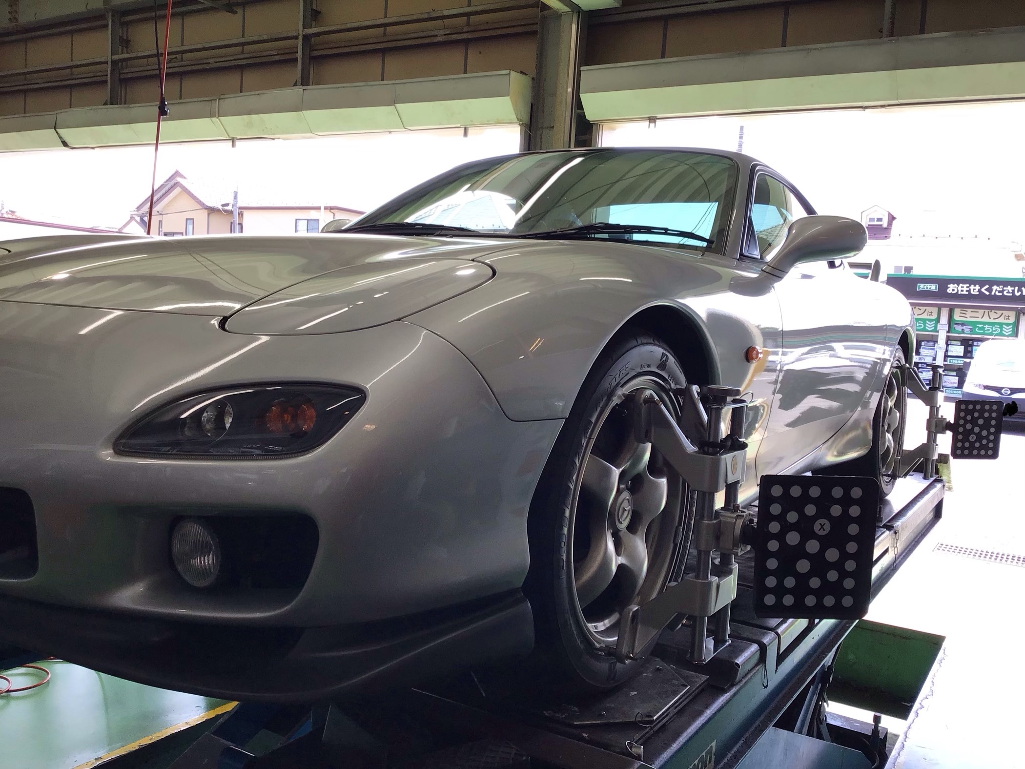 マツダ Rx 7 アライメント調整 マツダ Rx 7 タイヤ ホイール関連 ４輪トータルアライメント調整 サービス事例 タイヤ館 西船橋 千葉県のタイヤ カー用品ショップ タイヤからはじまる トータルカーメンテナンス タイヤ館グループ