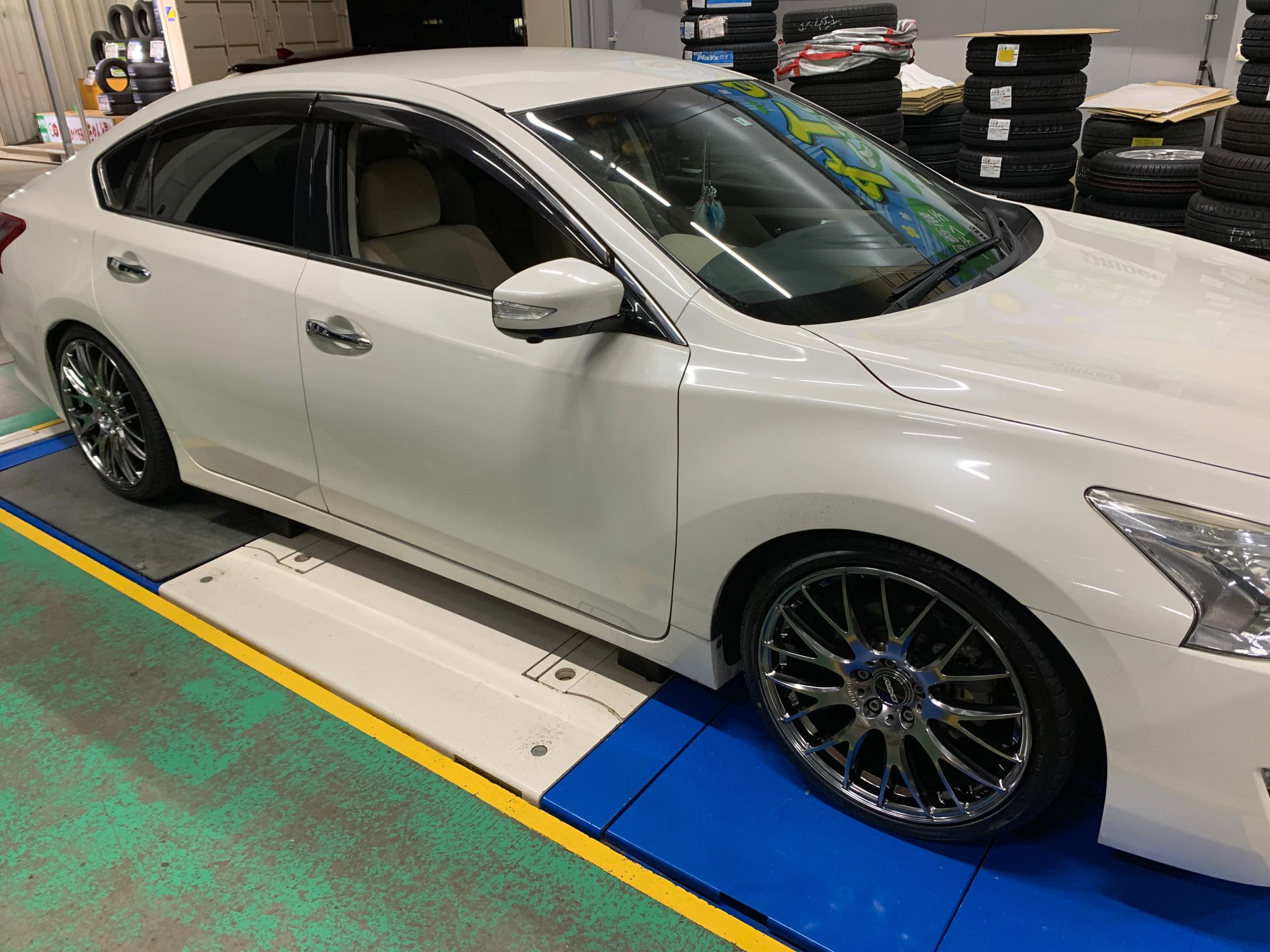 ホイール交換取り付け編 第4弾 日産 ティアナ 日産 ティアナ ホイール タイヤ ホイール関連 タイヤ ホイール交換 サービス事例 タイヤ館 雲南 タイヤからはじまる トータルカーメンテナンス タイヤ館グループ